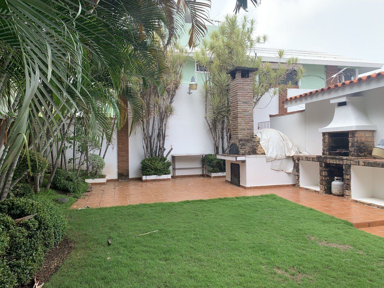 casas - Bella Vista casa vacio 4 habitaciones patio jardin 4 parqueos 2