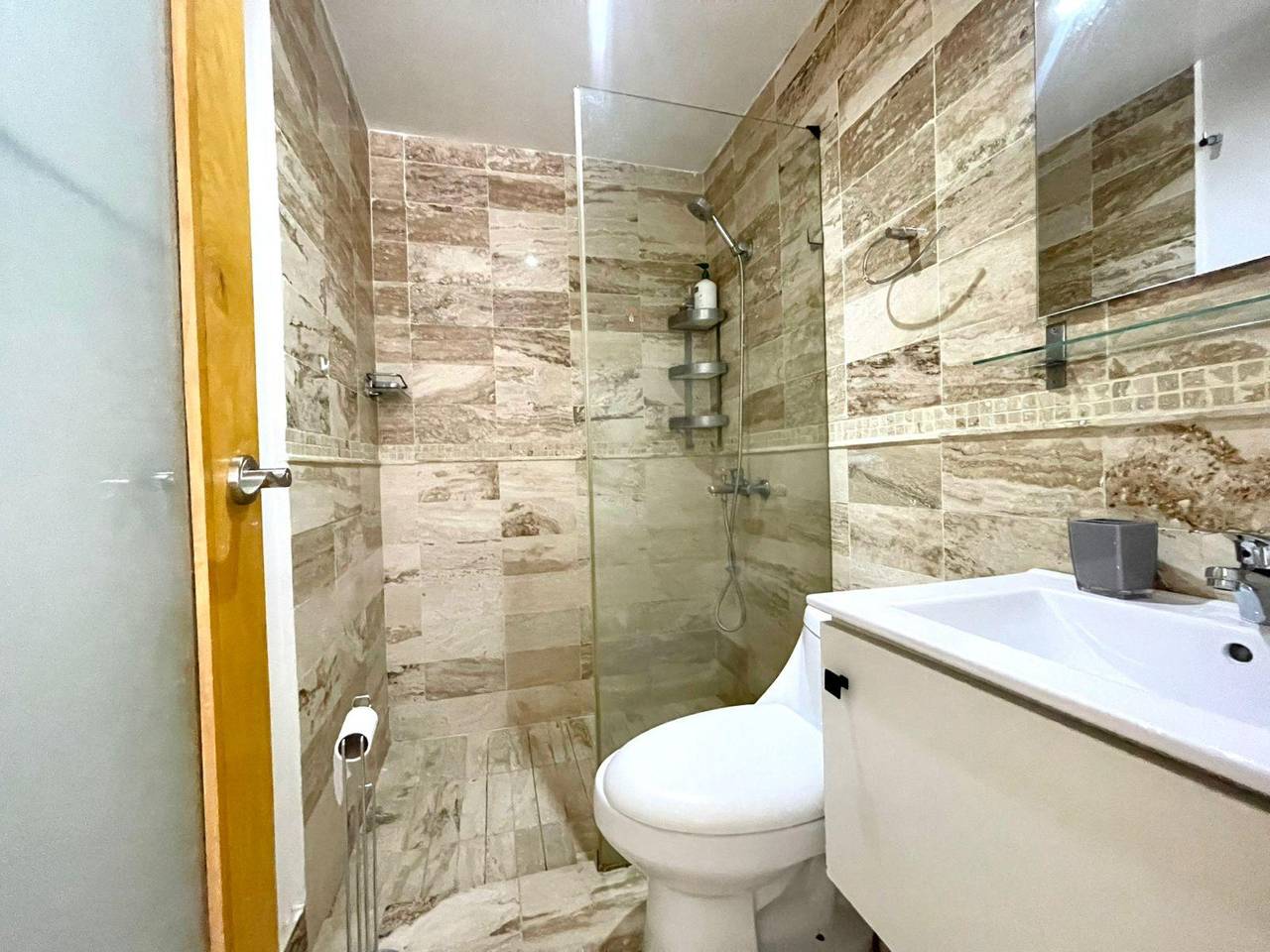 apartamentos - Moderno apartamento amueblado en piantini  2