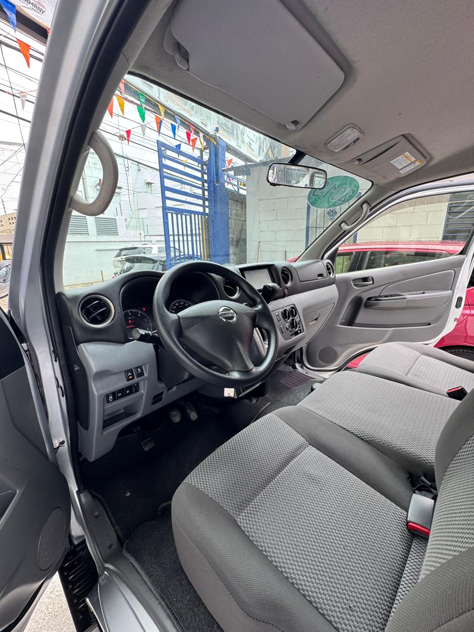 carros - NISSAN CARAVAN NV350 5