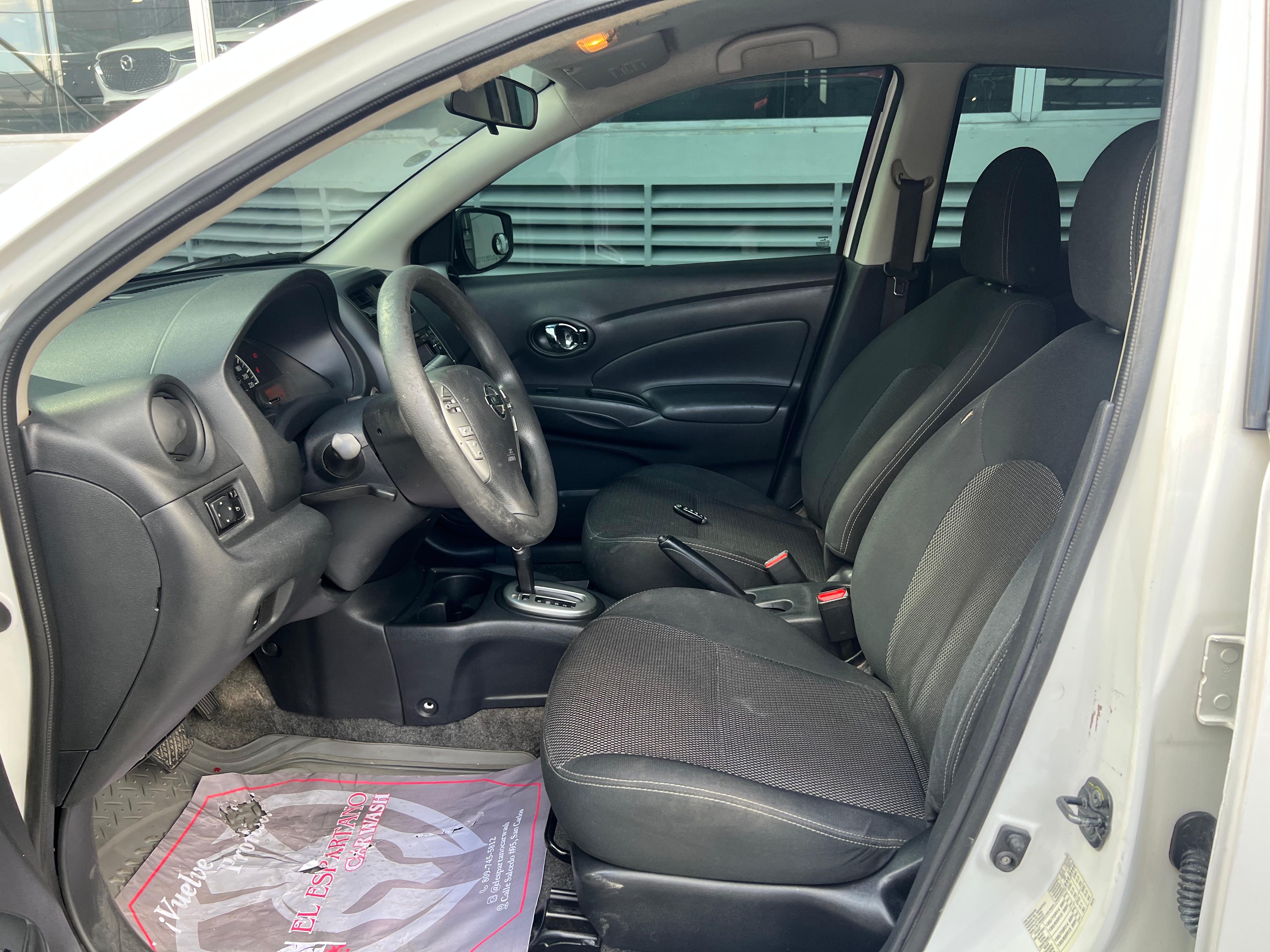 carros - Nissan versa  6