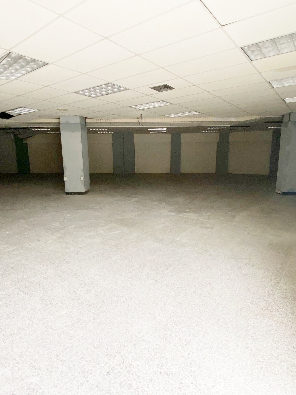 oficinas y locales comerciales - Propiedad comercial esquinera  1
