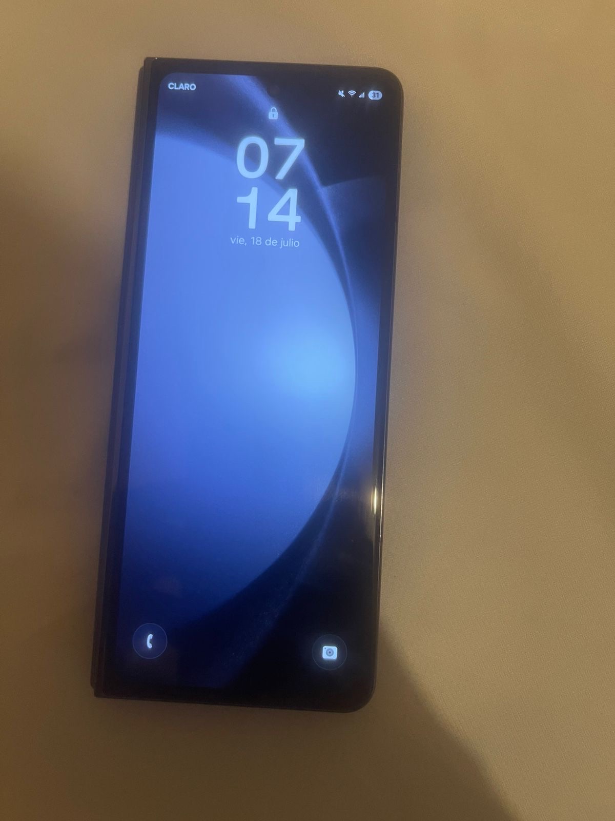 celulares y tabletas - Vendo Samsung Galaxy Fold 5, 256gb desbloqueado con cable usb. Un detalle. 2