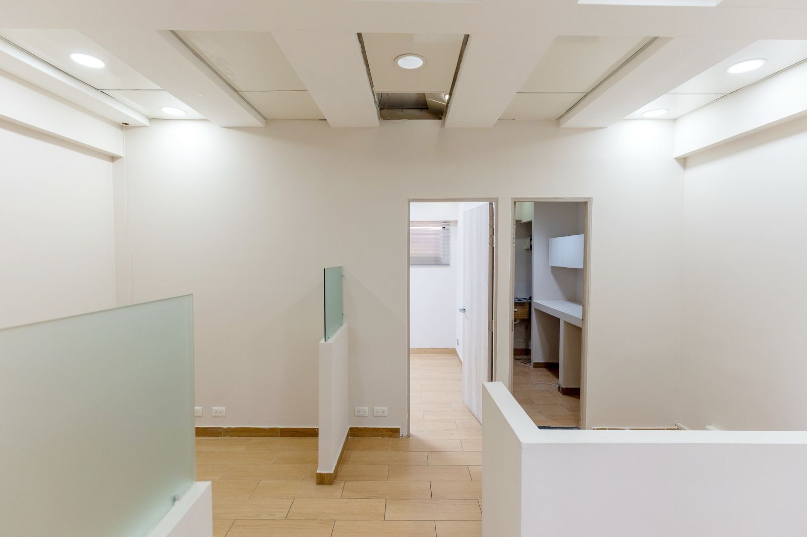 oficinas y locales comerciales - Alquiler local en Primer nivel  7