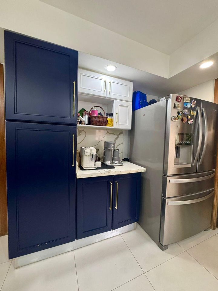 apartamentos - Venta de amplio apartamento ubicado en Serralles 4