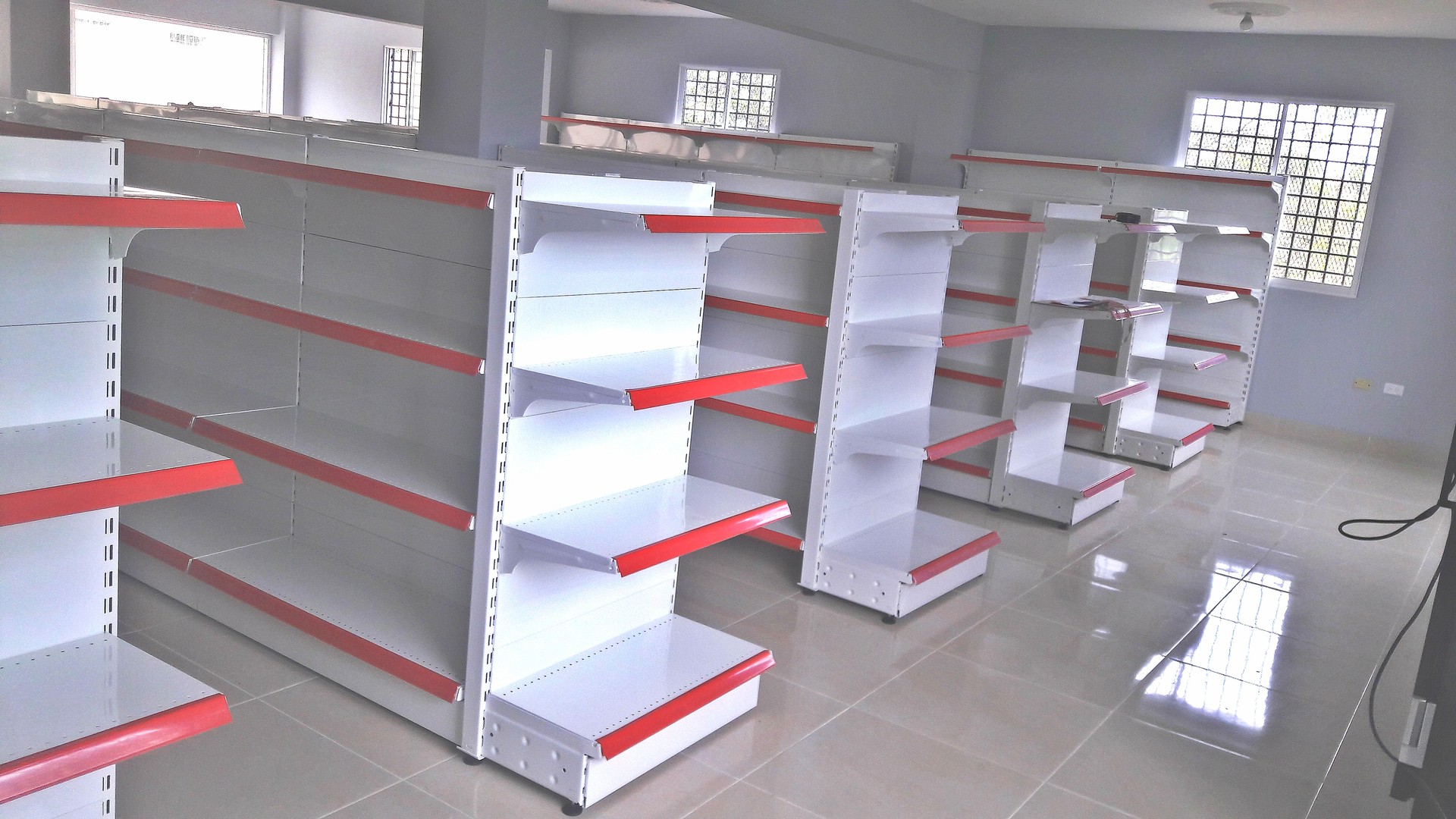 equipos profesionales - Estanterías, Tramarías metálicas, góndolas de exhibición en metal Nuevas 1