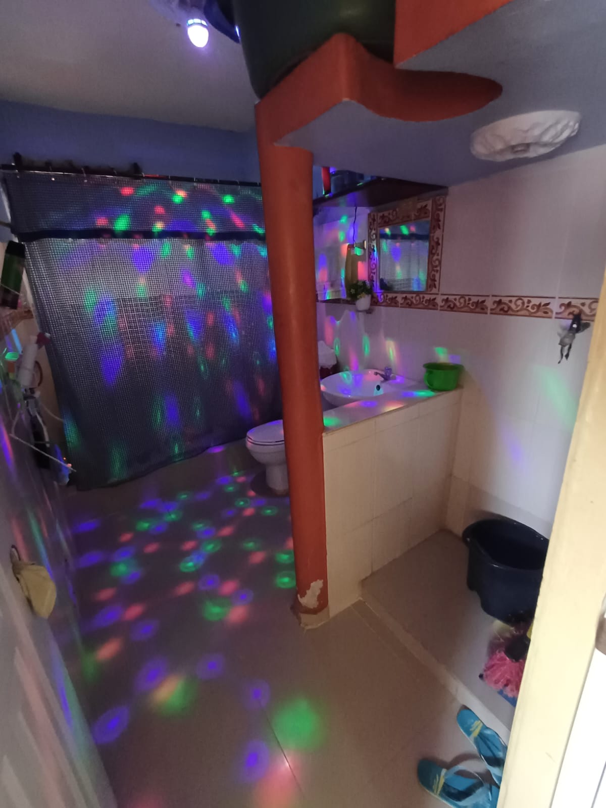 casas - Casa o Edificio de 3 Niveles Prox. Carrt. Mella SD 5