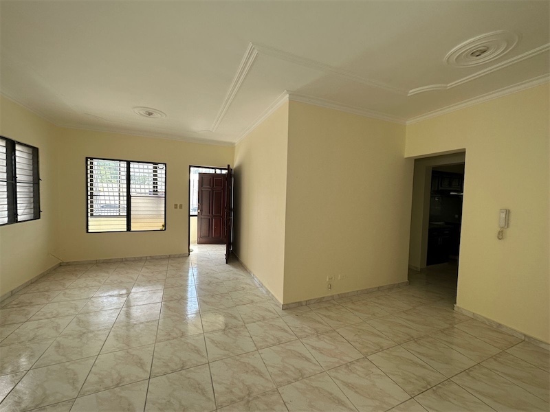 apartamentos - 1er nivel de renta próximo a la Juan Pablo Duarte 3