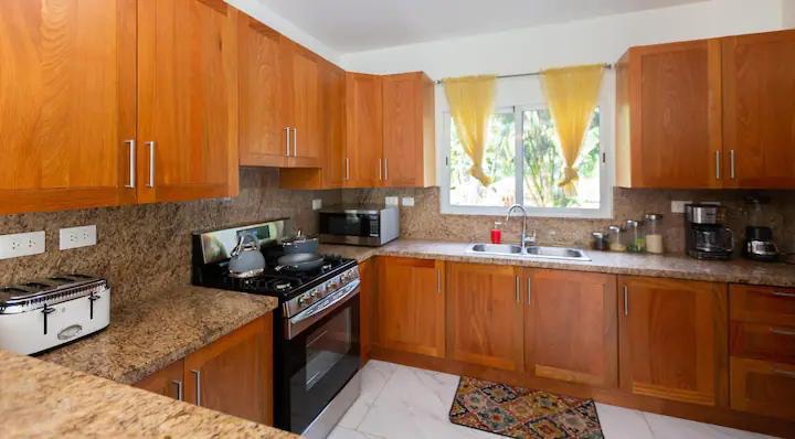 casas vacacionales y villas - Venta de Villa en samana las terrenas con piscina con 947mts zona turística  6