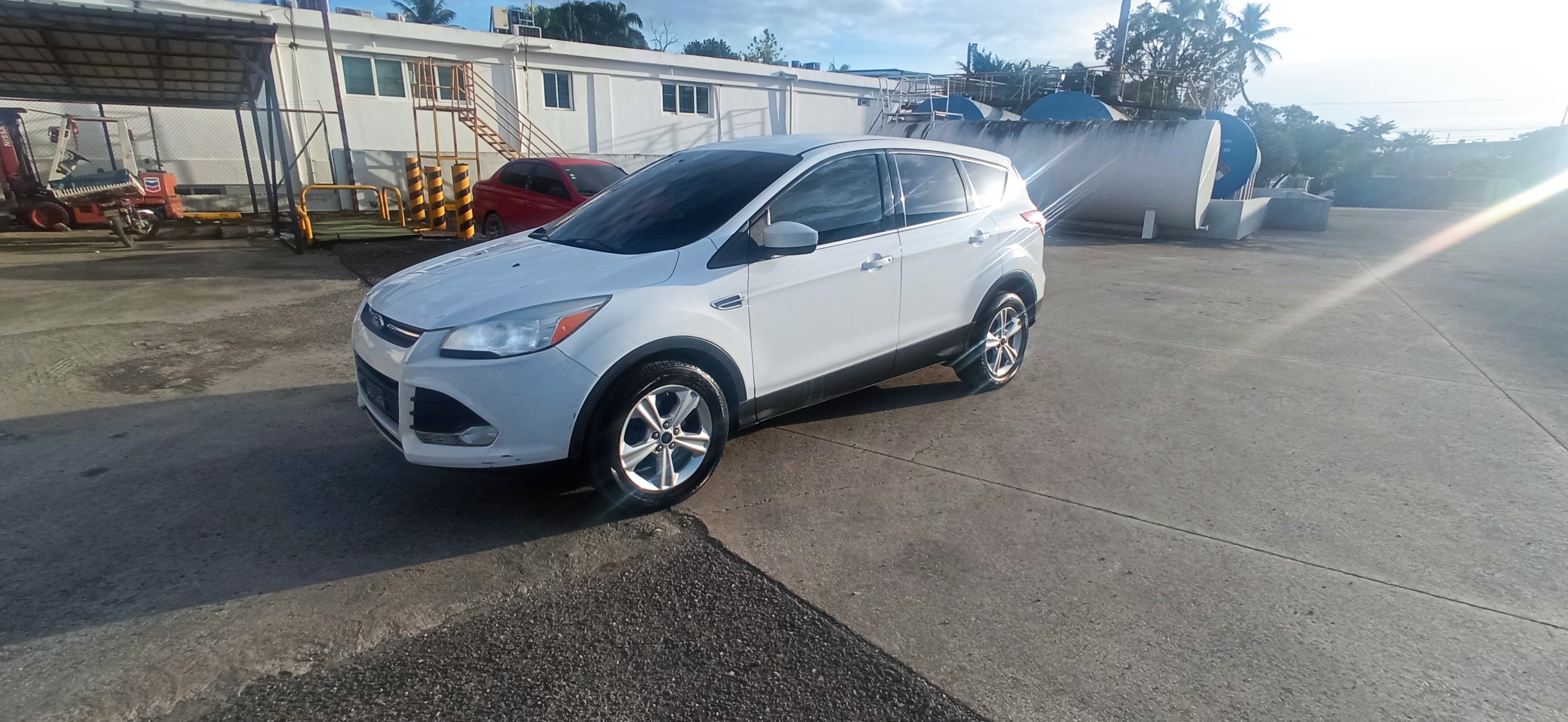 jeepetas y camionetas - Ford escape 2014. Muy buenas condiciones. 2