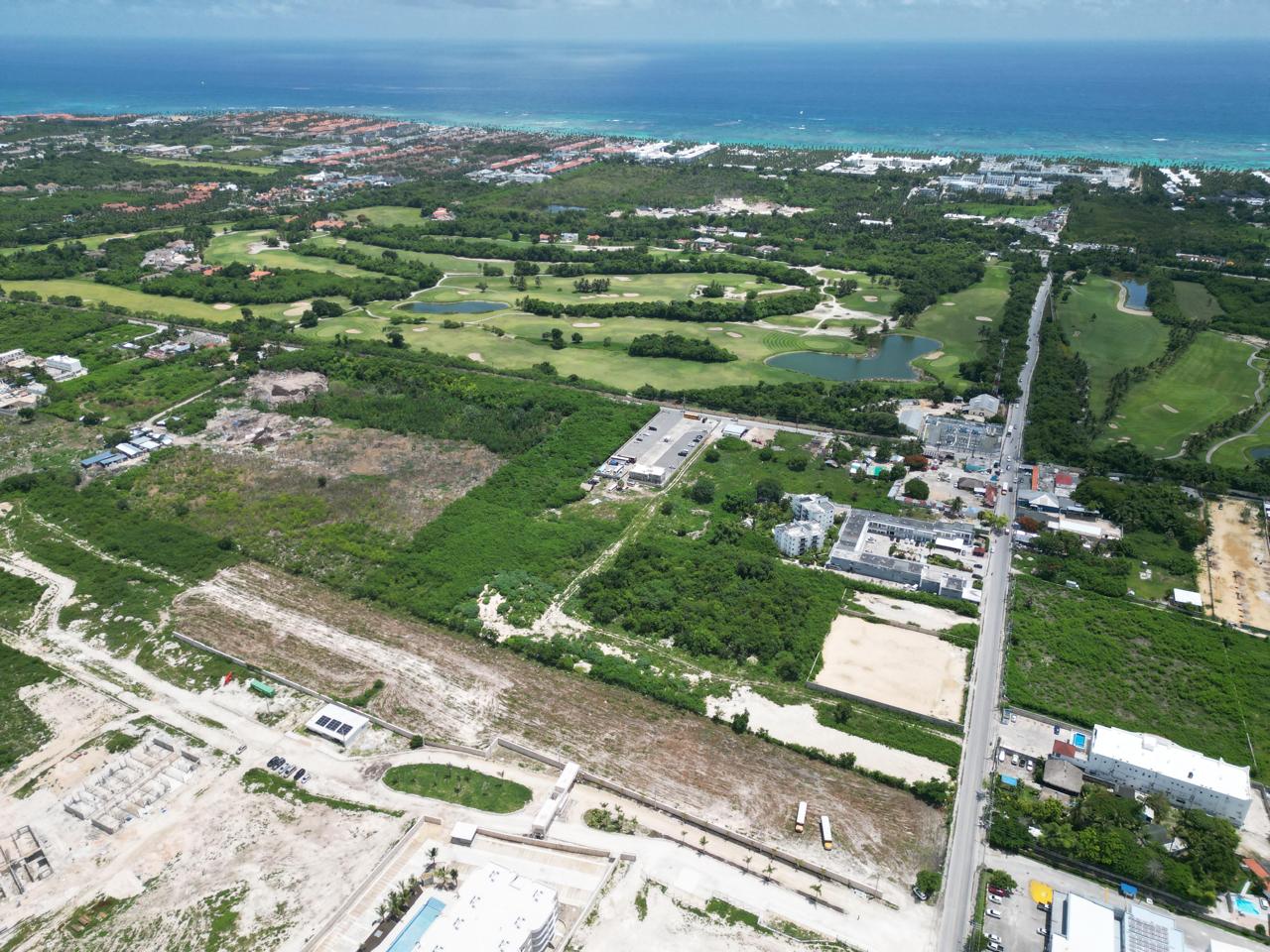 solares y terrenos - Solar de 20,000 metros en Prados de Punta Cana 3