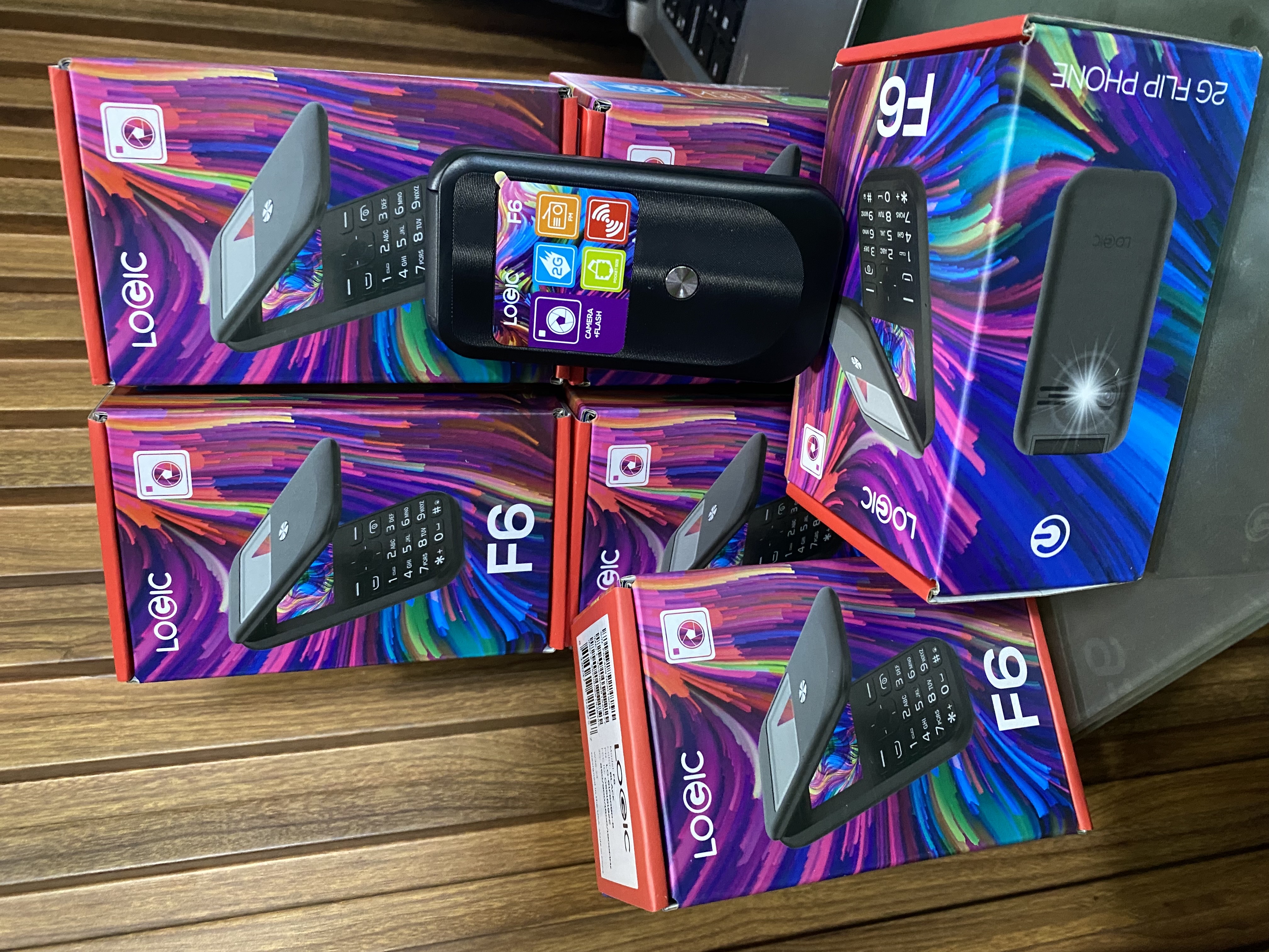 celulares y tabletas - Logic F6  1
