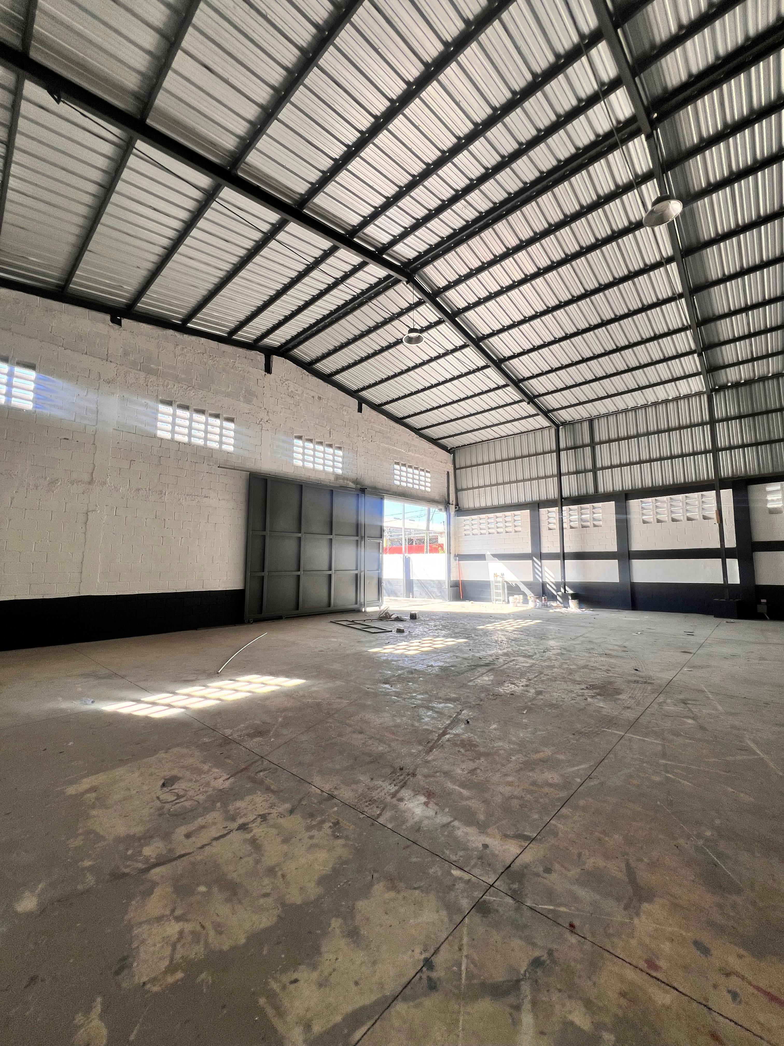 otros inmuebles - ALQUILER DE NAVE INDUSTRIAL EN VILLA AURA 5