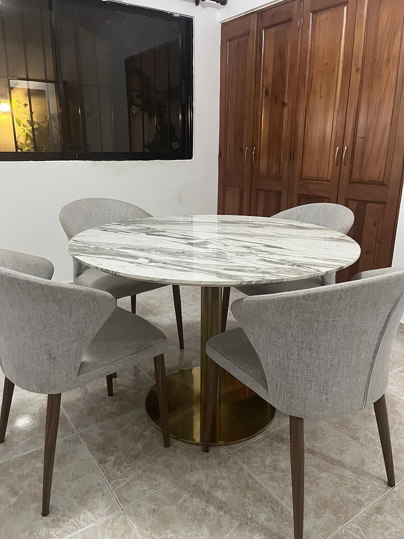 decoración y accesorios - Mesa de Comedor Moderno, tonos mármol base bronce Redonda 44”x29” 2