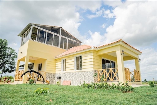 solares y terrenos - Venta de terrenos en proyecto vacacional con piscina y  lago Santo Domingo 3