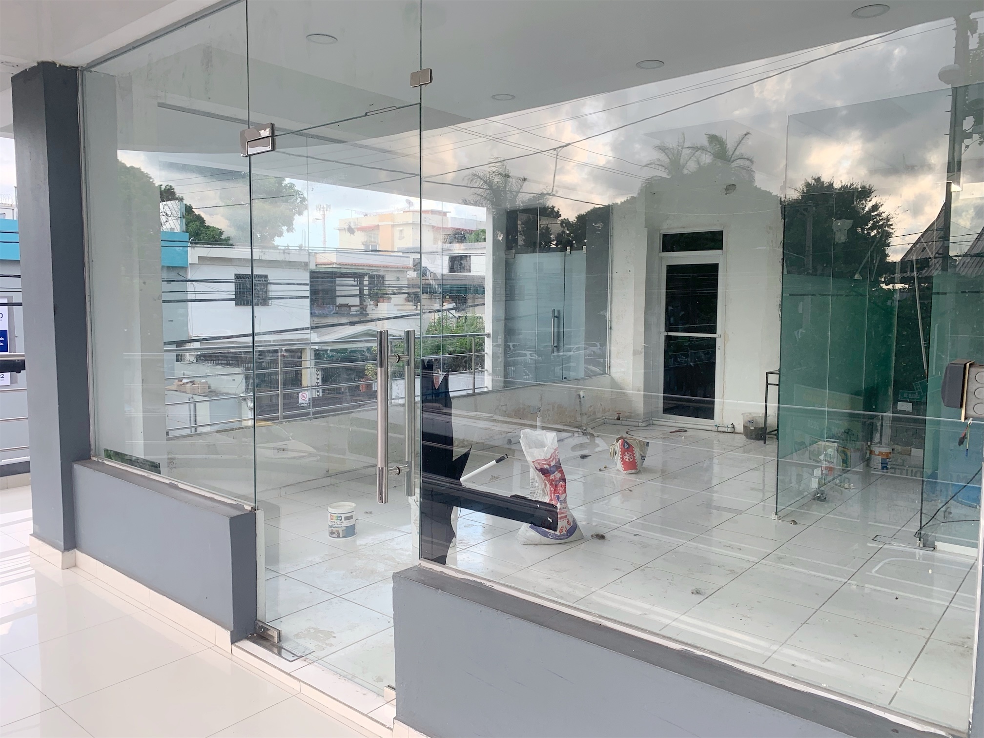 oficinas y locales comerciales - Local esquinero en Ens la Fe 5