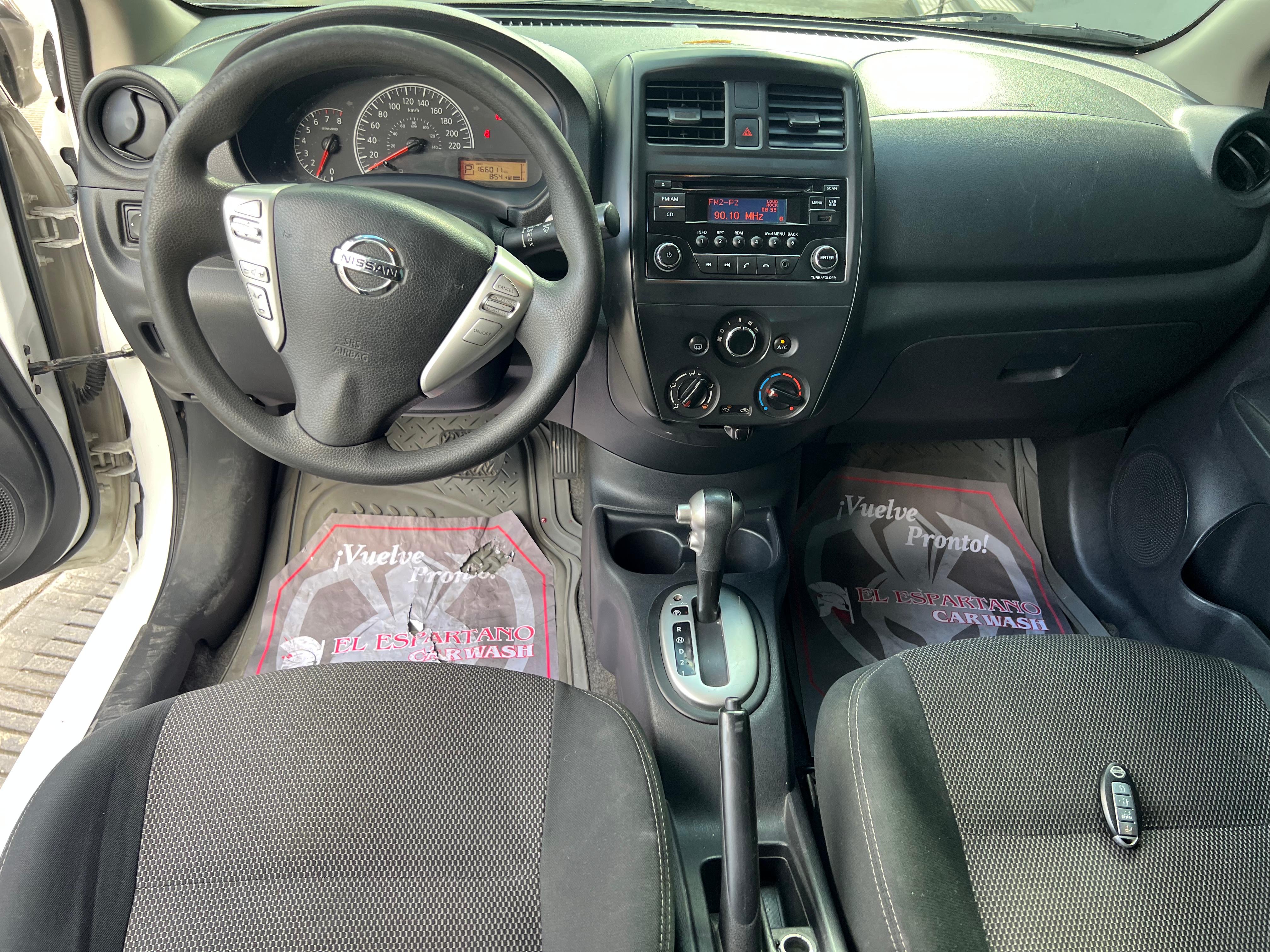carros - Nissan versa  7