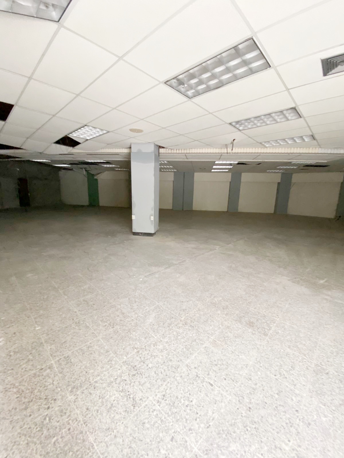 oficinas y locales comerciales - Propiedad comercial esquinera  2