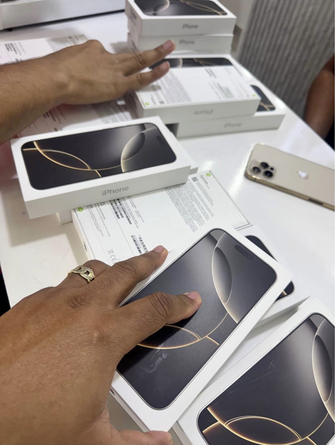 celulares y tabletas - iPhone 16 Pro Max 0