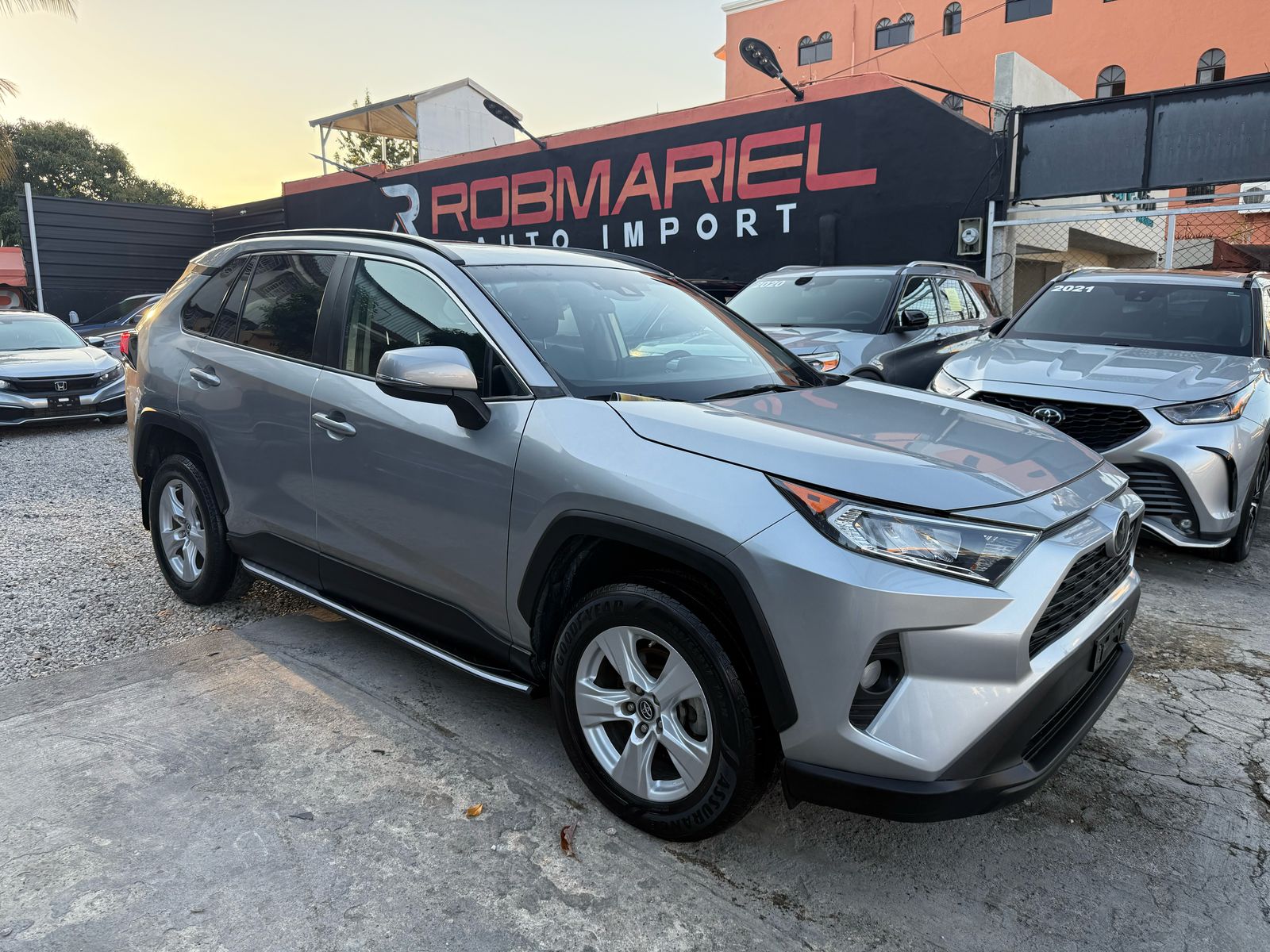 carros - TOYOTA RAV4 XLE 2019