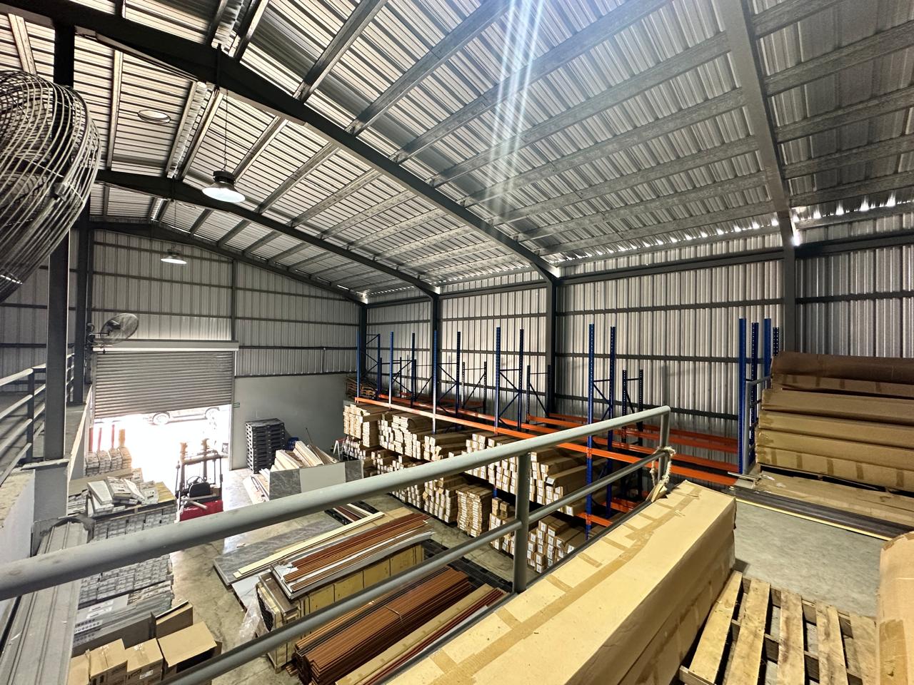 oficinas y locales comerciales - Alquilo Nave 638 mts en Manoguayabo, Carretera Vieja 2