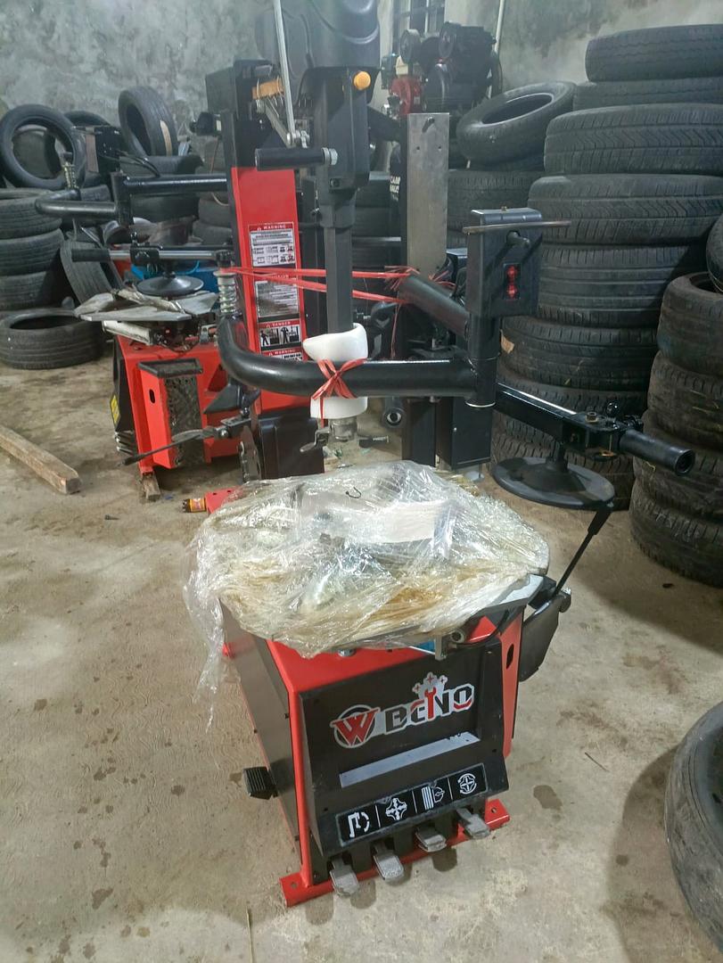 equipos profesionales - DESMONTADORA DE GOMA HIDRÁULICA 220 VOLTIOS PROFESIONAL (LA MAS COMPLETA) 1