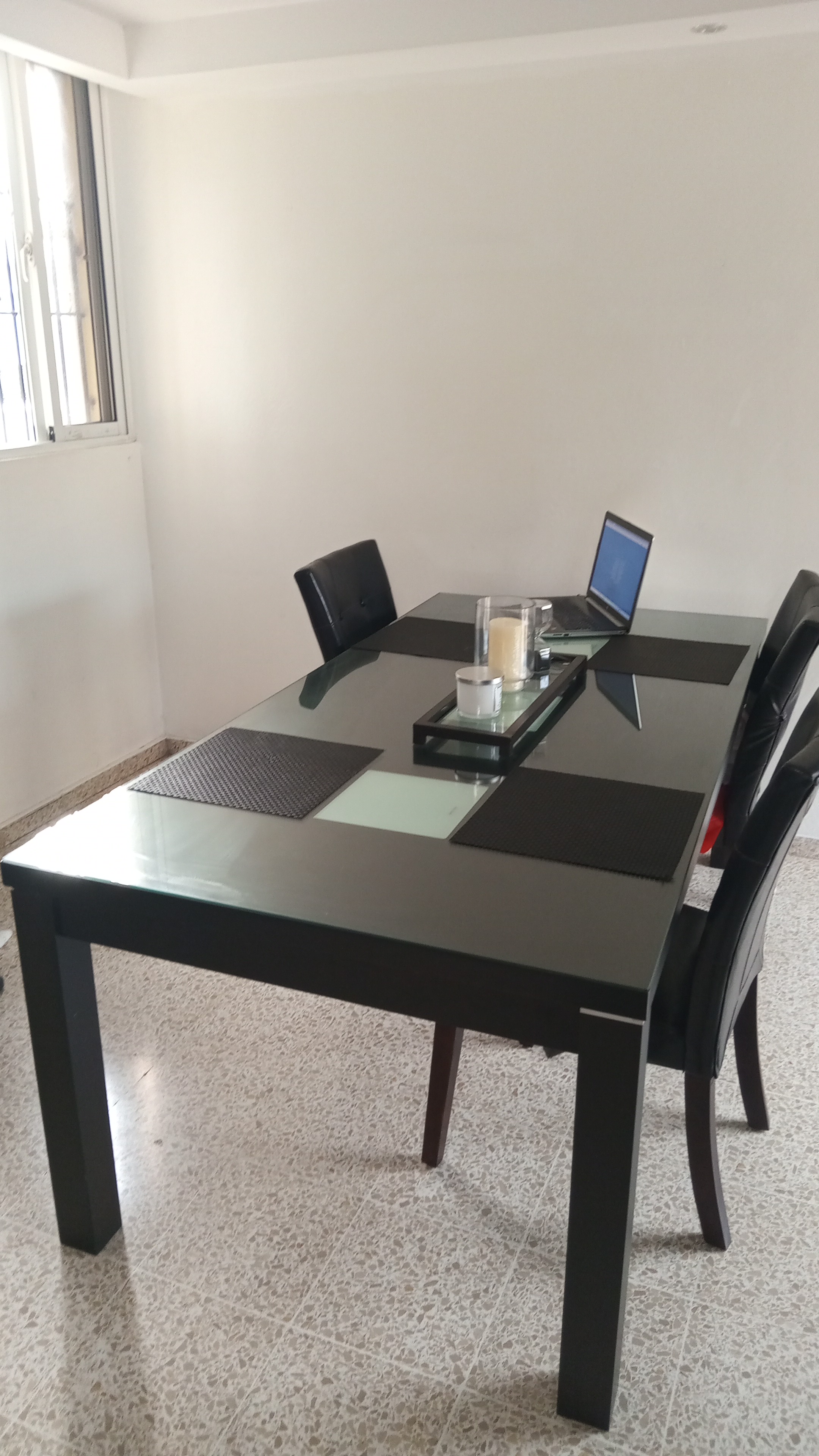 muebles y colchones - Mesa con tope de vidrio en venta 2