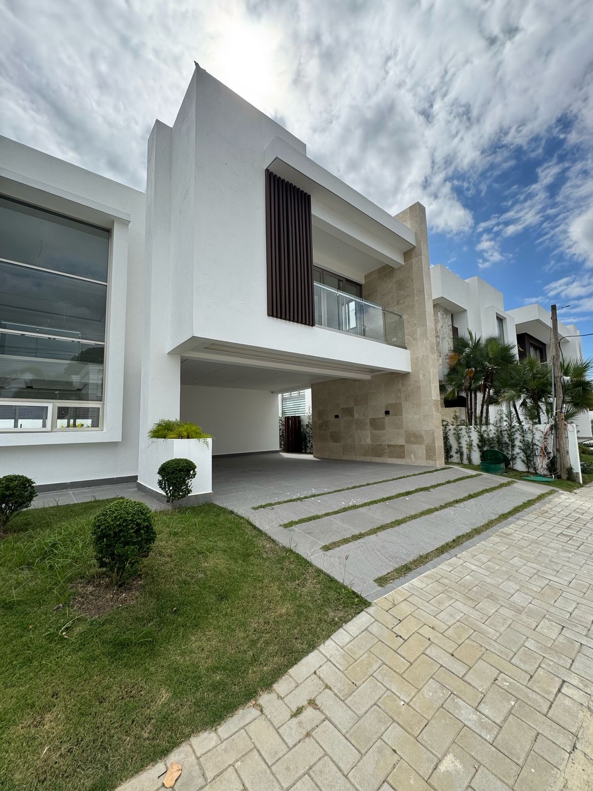 casas - Vendo Hermosa casa en residencial privilegiado 