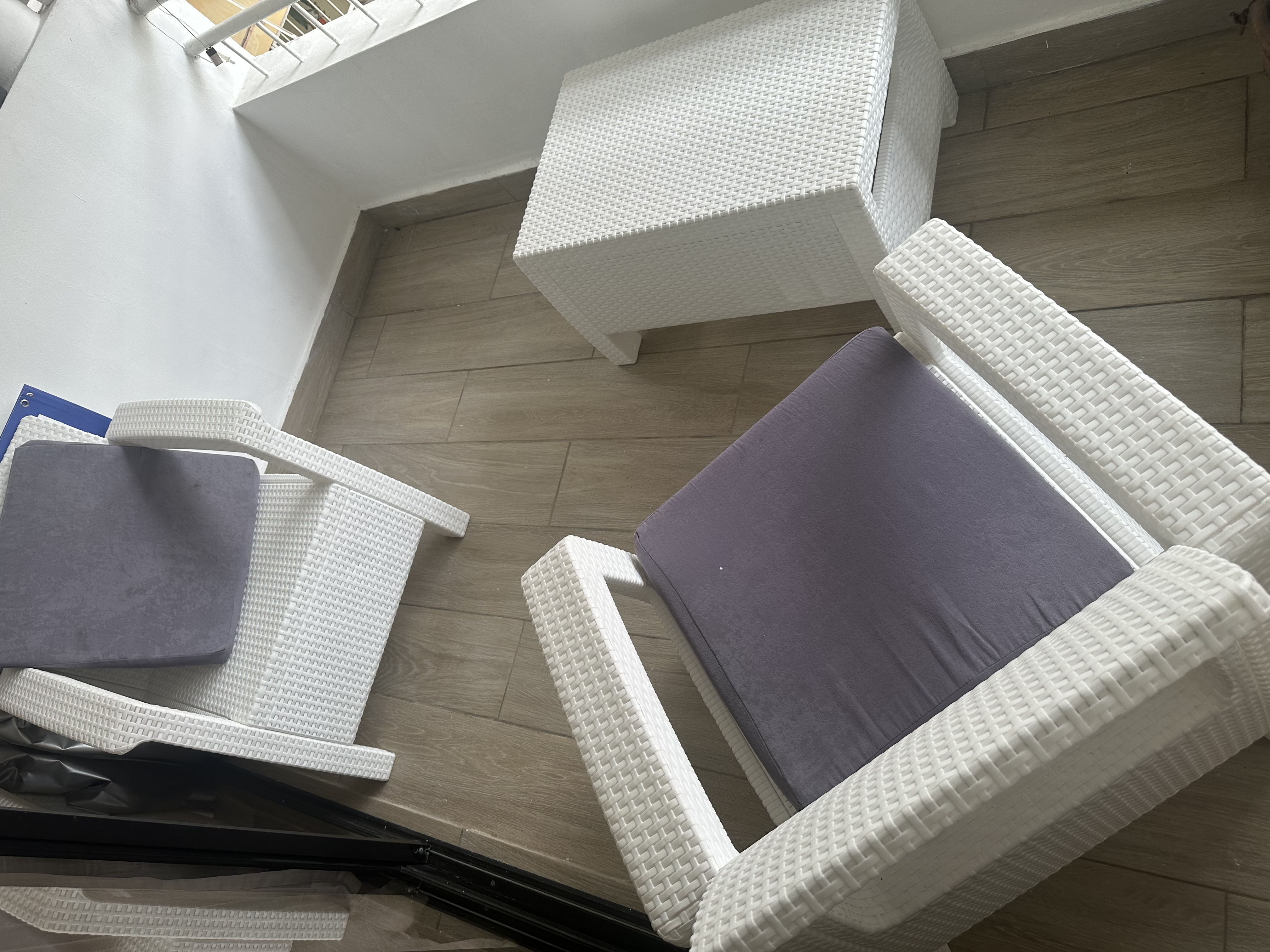 muebles y colchones - Se vende Juego de muebles de balcón blanco 