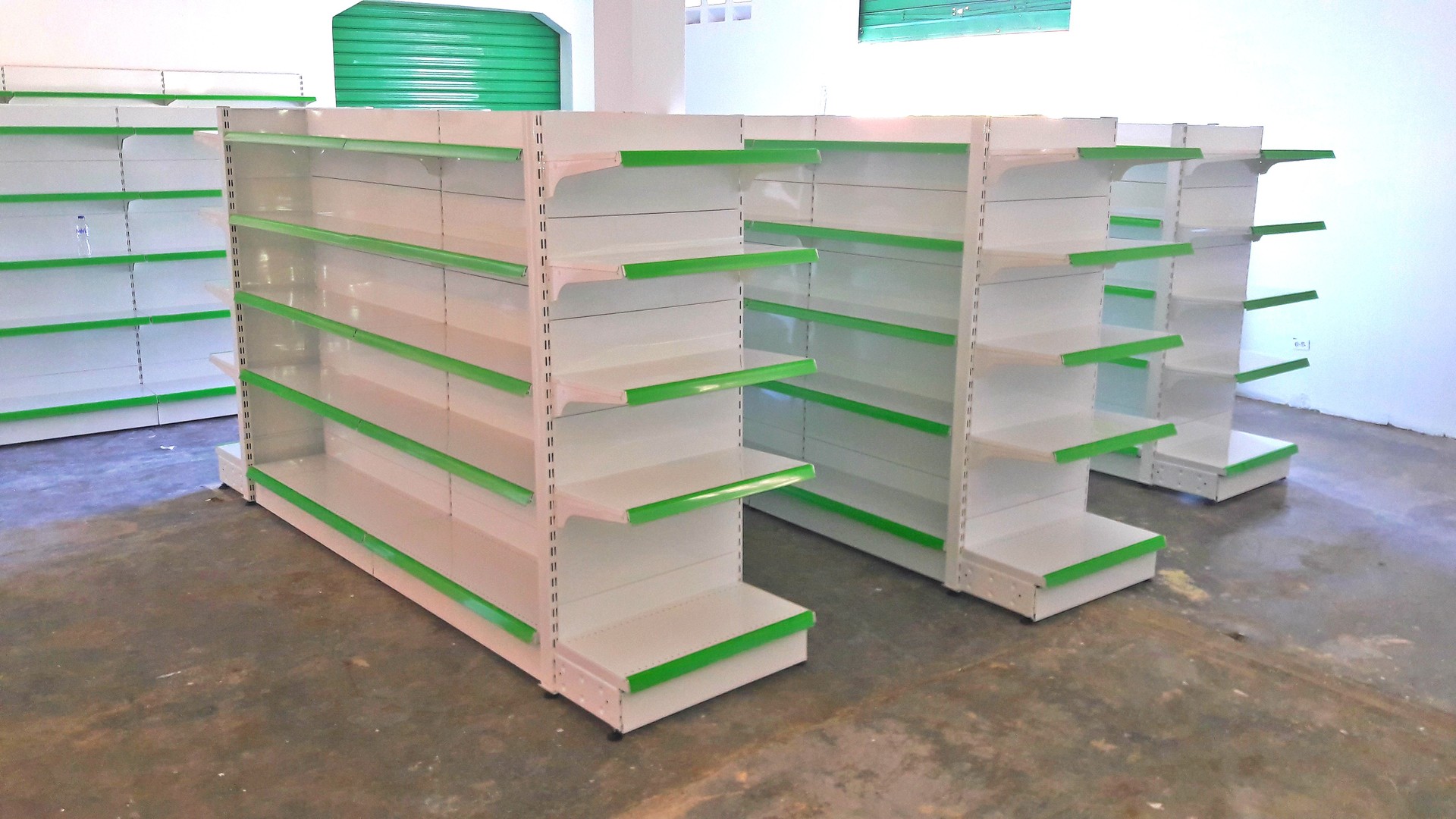 equipos profesionales - Estanterías, Tramarías metálicas, góndolas de exhibición en metal Nuevas 2