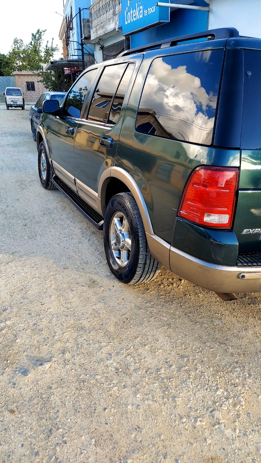 jeepetas y camionetas -  en buen estado gas y gasolina y aire 4x4 nitina interior excelente ven a verla  1
