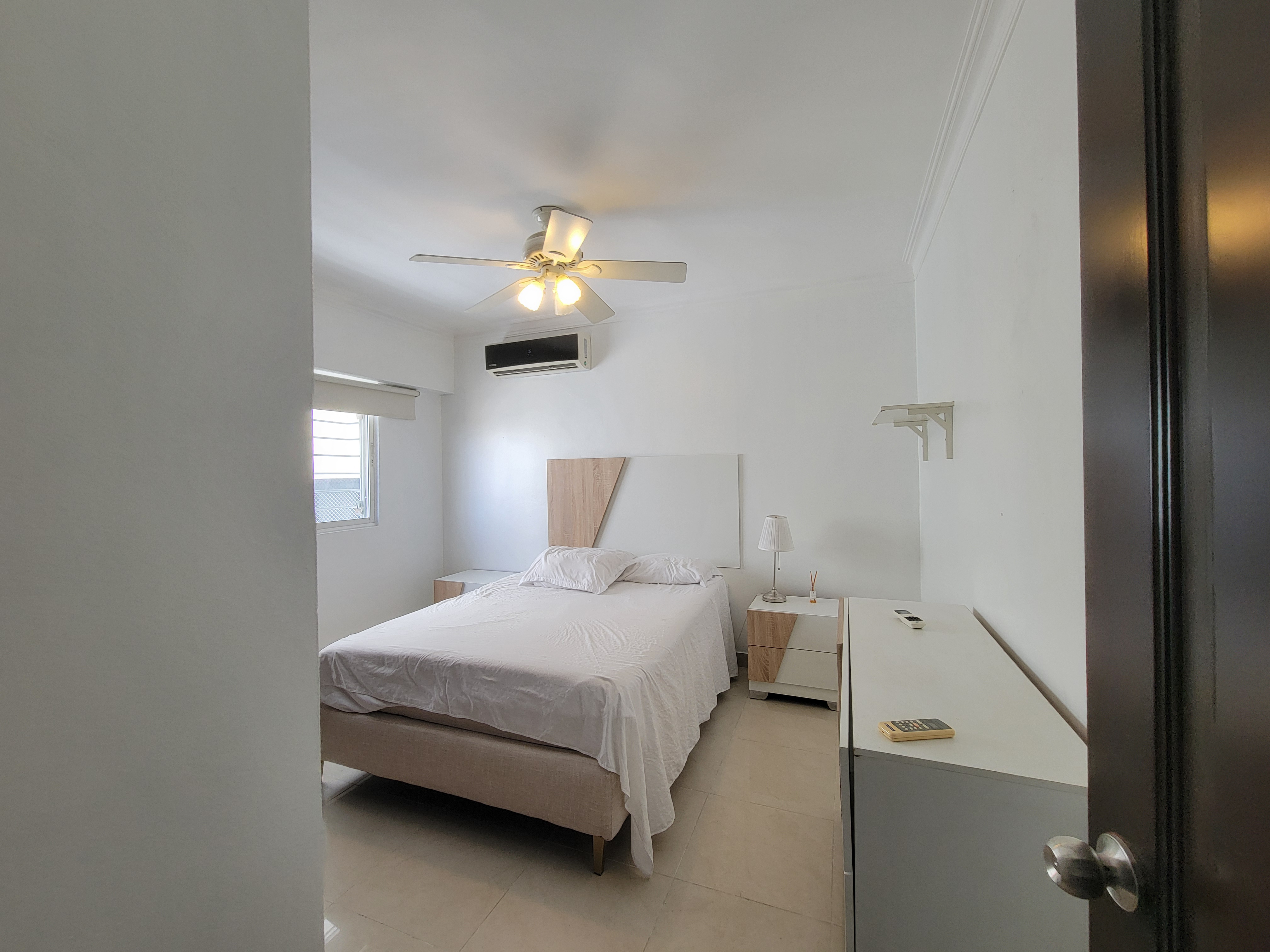 habitaciones y viviendas compartidas - alquilo habitación en piantini, detrás acrópolis  4