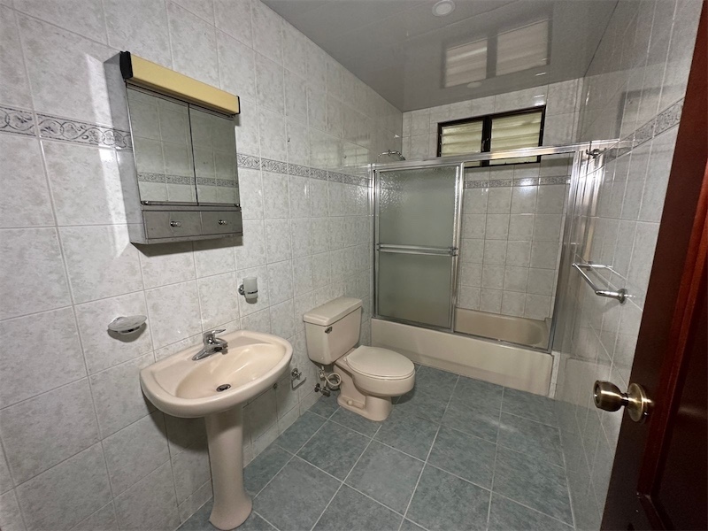 apartamentos - 1er nivel de renta próximo a la Juan Pablo Duarte 4