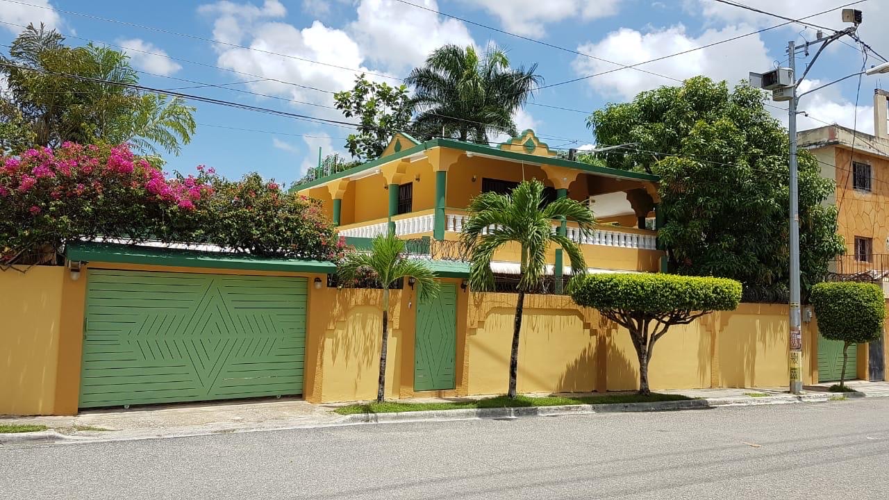 casas - venta de casa en Alma Rosa 1 de 500mts Santo Domingo este 