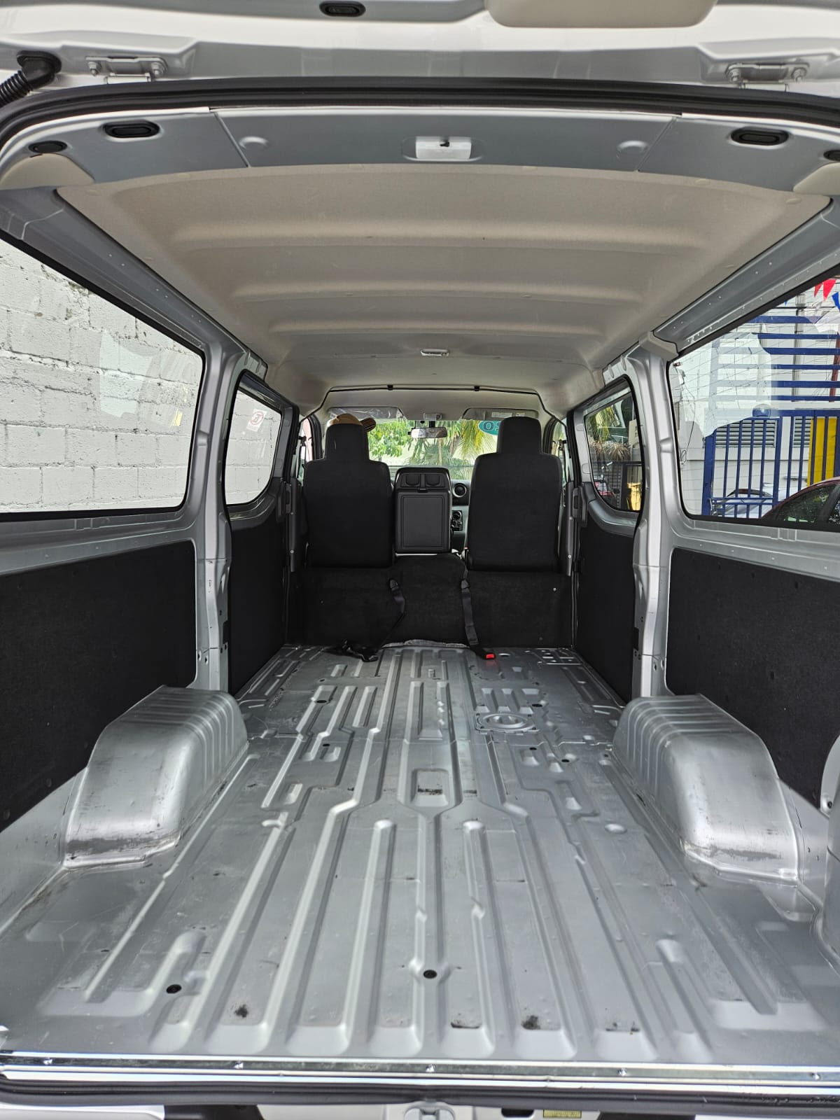 otros vehiculos - NISSAN NV350 CARAVAN  9