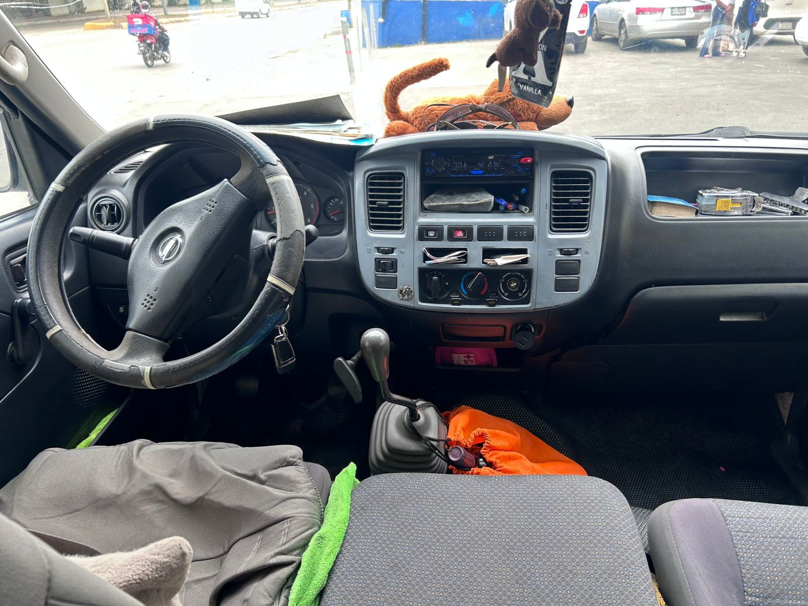 jeepetas y camionetas - Nissan Urvan unico dueño de uso escolar 1