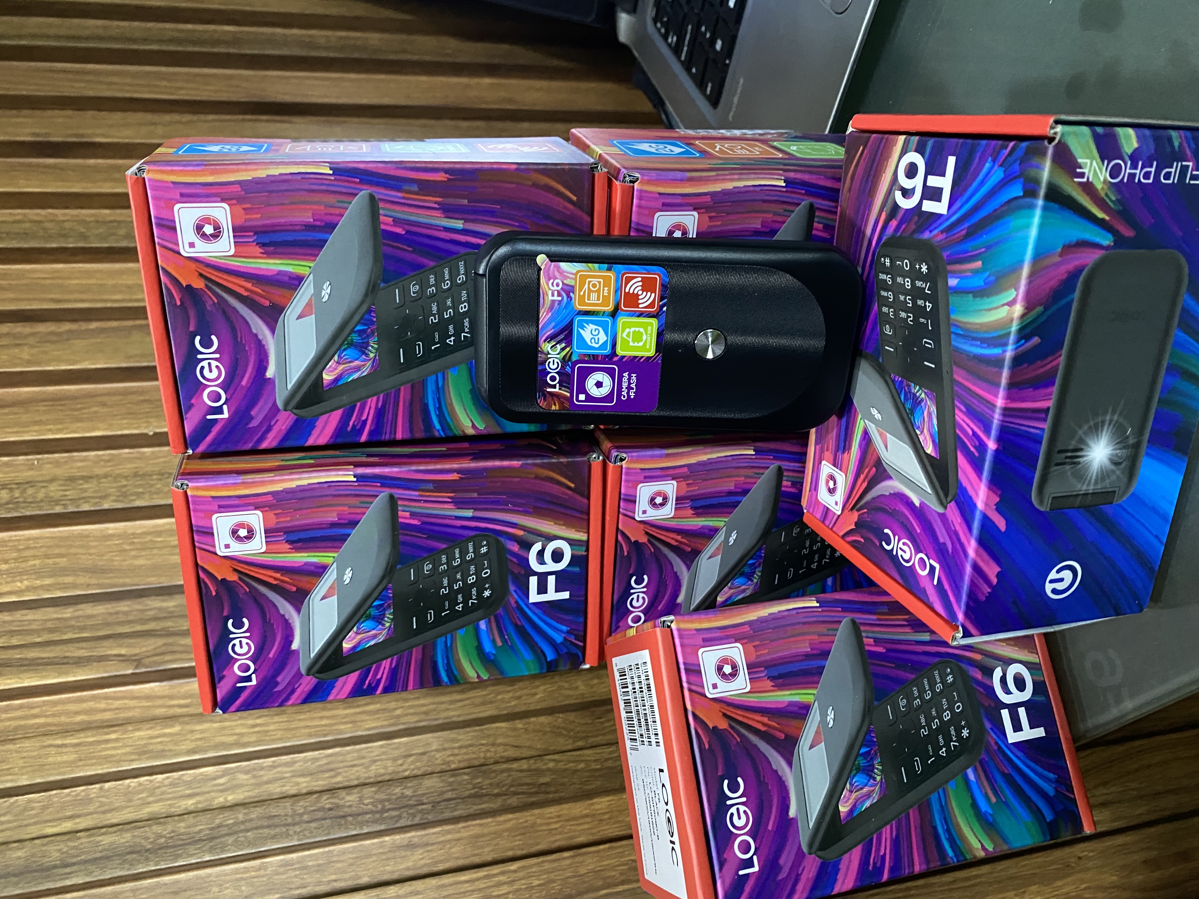 celulares y tabletas - Logic F6  2