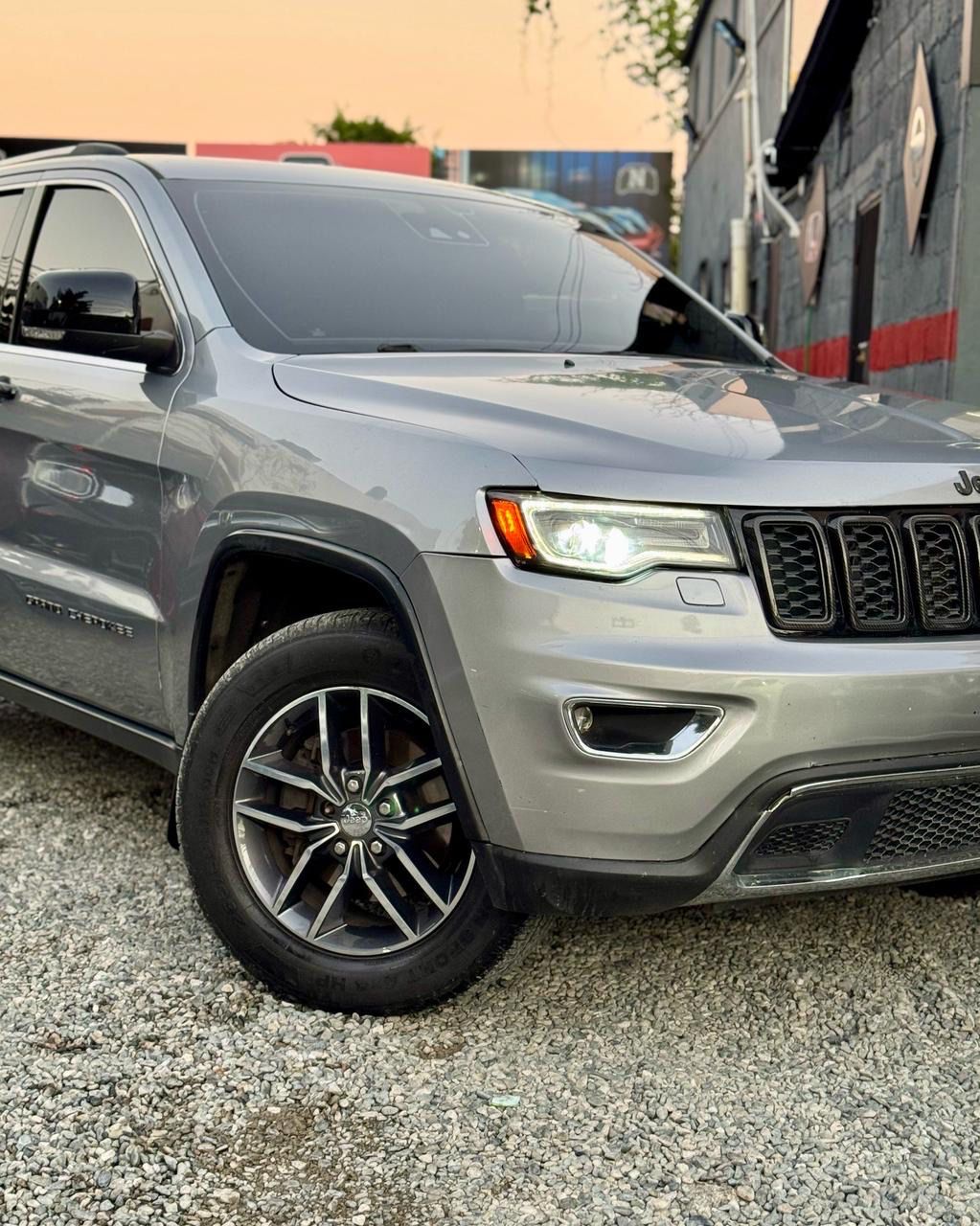 jeepetas y camionetas - JEEP GRAND CHEROKEE LIMITED 2018 1