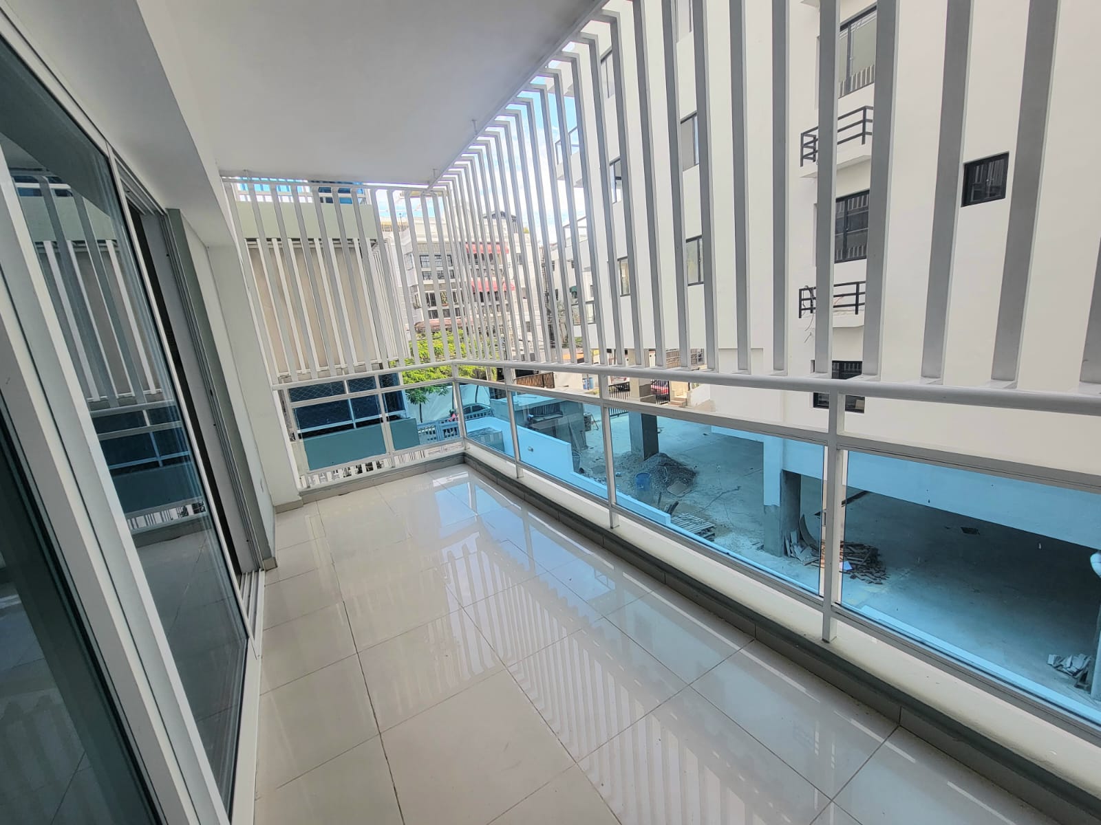 apartamentos - Venta de apartamento en el millon 3 habitaciones 0