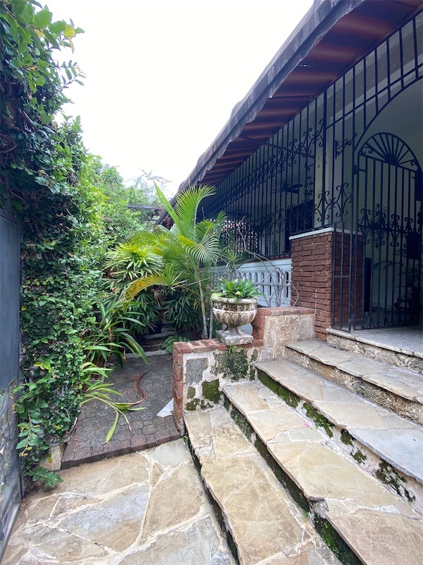 casas - Vendo casa en Gazcue, proximo al palacio presidencial, 8