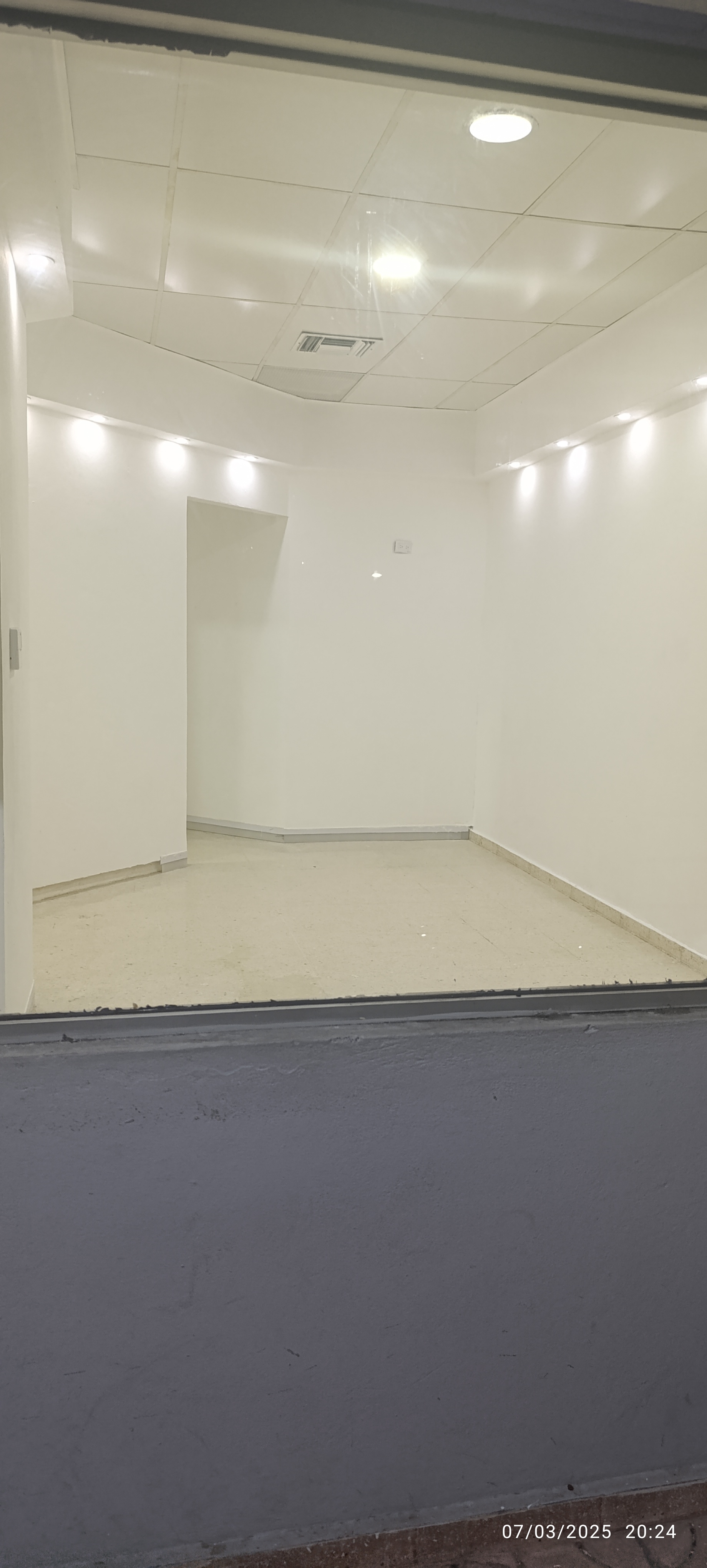 apartamentos - Plaza comercial excelente para Oficina o negocio, varios parqueos, 130 mts . 6