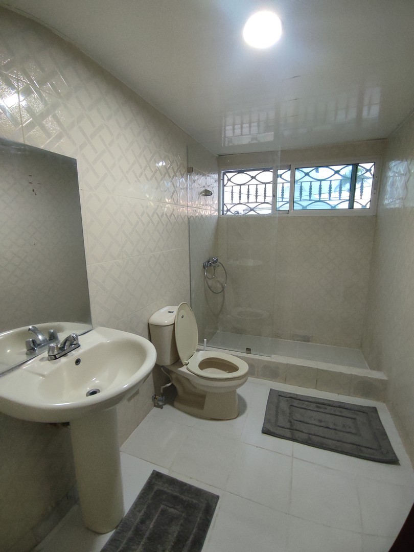 apartamentos - Se RENTA, Apartamento de (3) Habitaciones AMUEBLADO En Miramar Cerca del Malecón 7