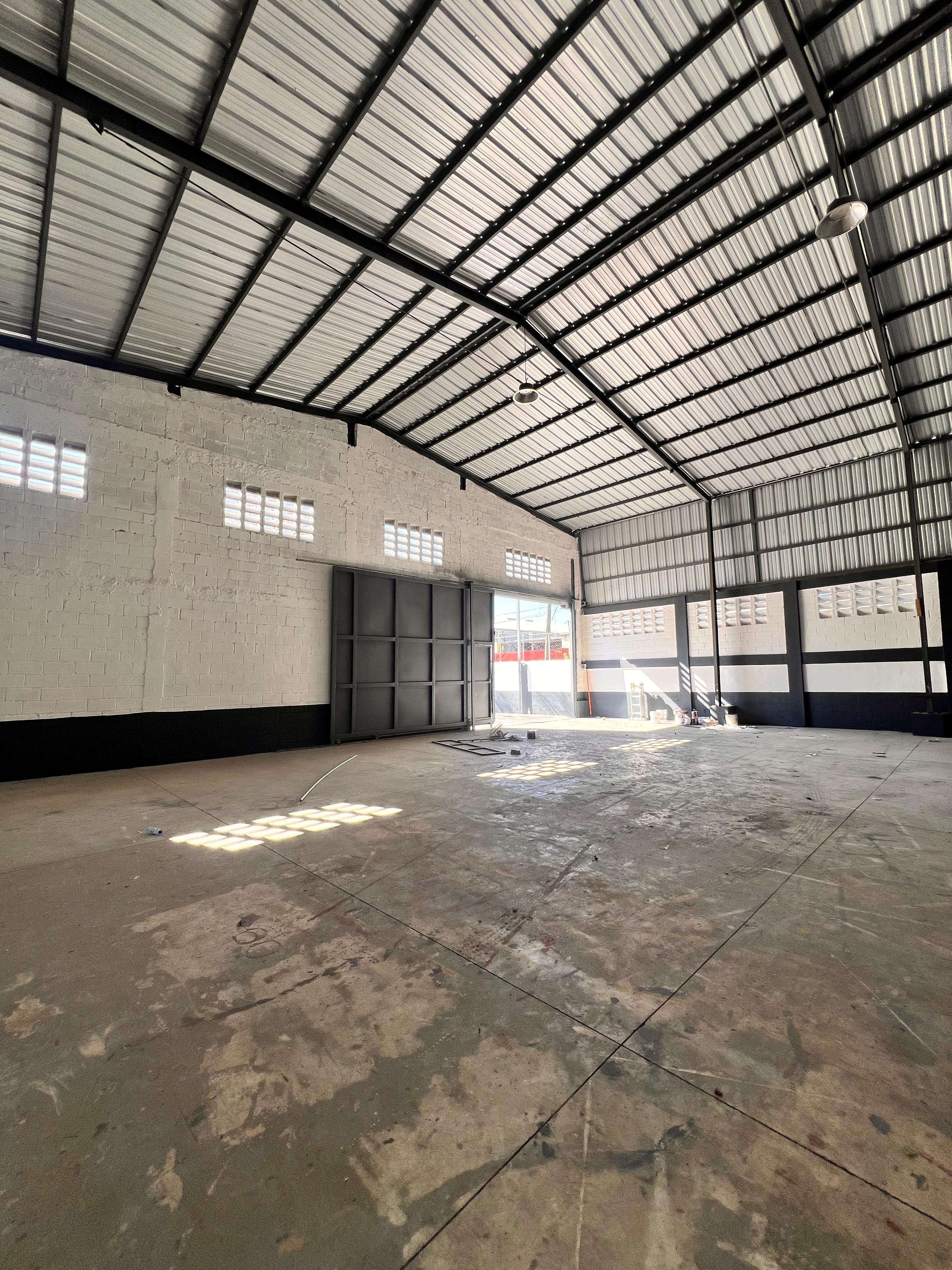 otros inmuebles - ALQUILER DE NAVE INDUSTRIAL EN VILLA AURA 7