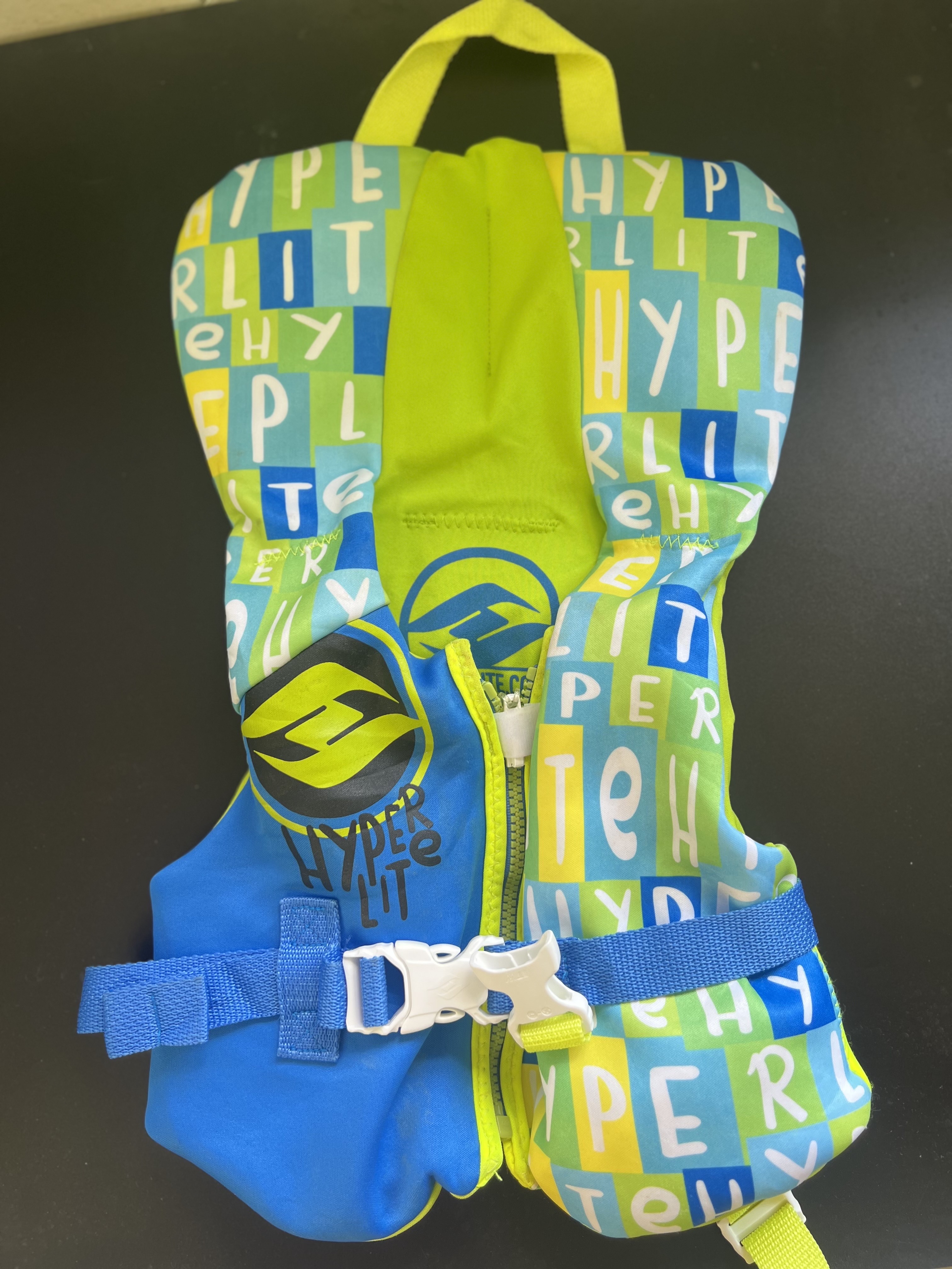 ropa y zapatos - variedad de salvavidas para niños 8