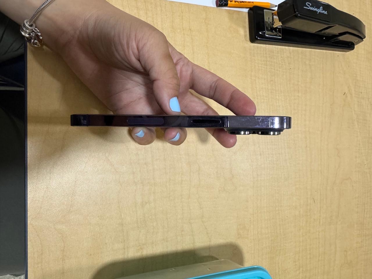 celulares y tabletas - Vendo IPhone 14 Pro  2
