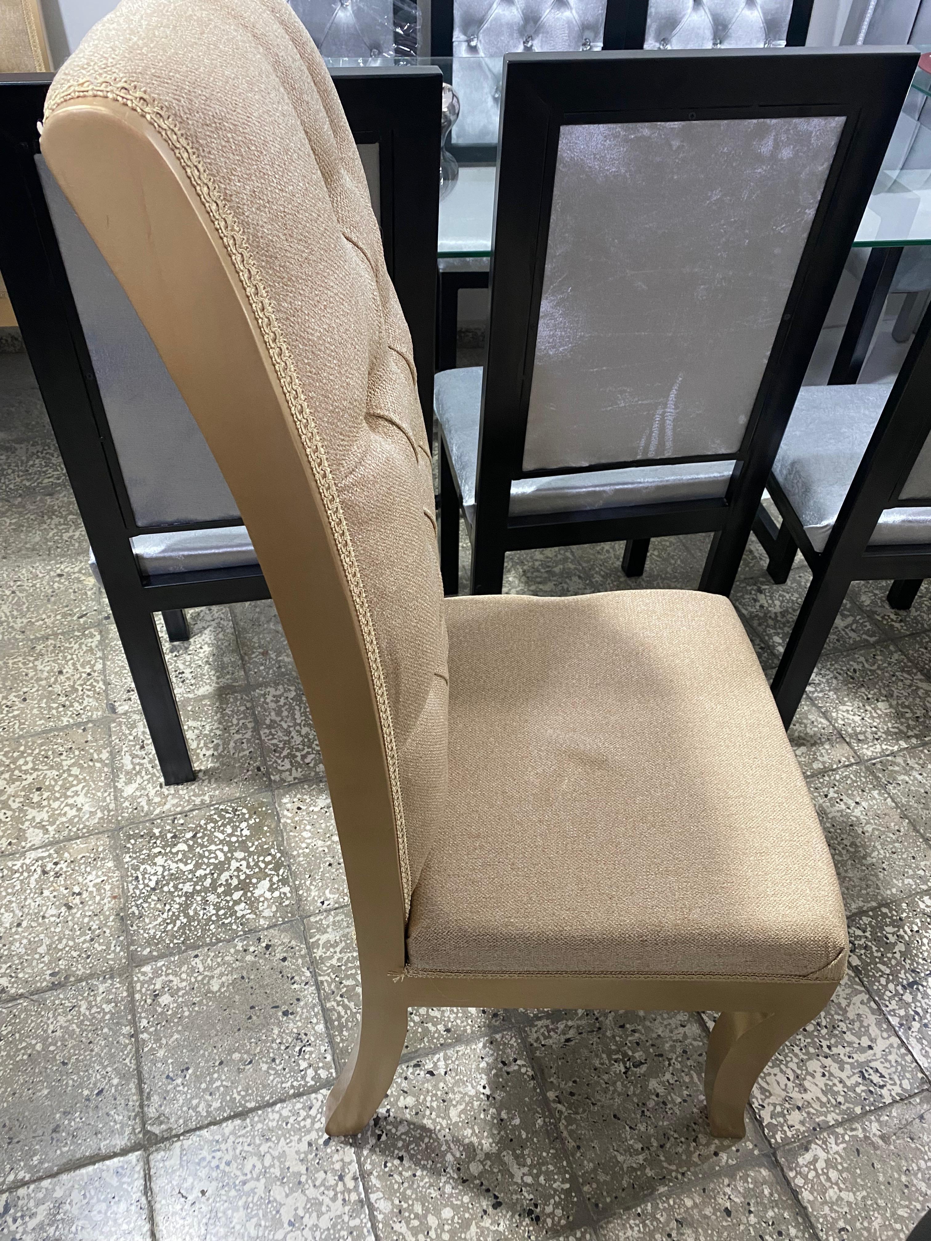 muebles y colchones - Comedor Moises
De 6 sillas
Color crema 
1 Año de garantía 
Pino Americano 1