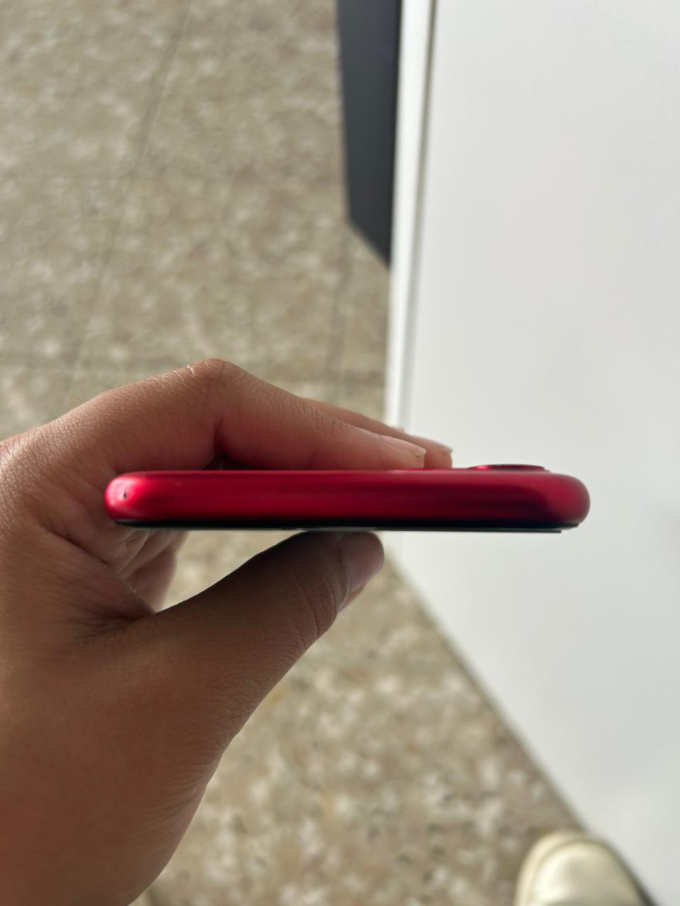 camaras y audio - Vendo iPhone 11 color rojo  3
