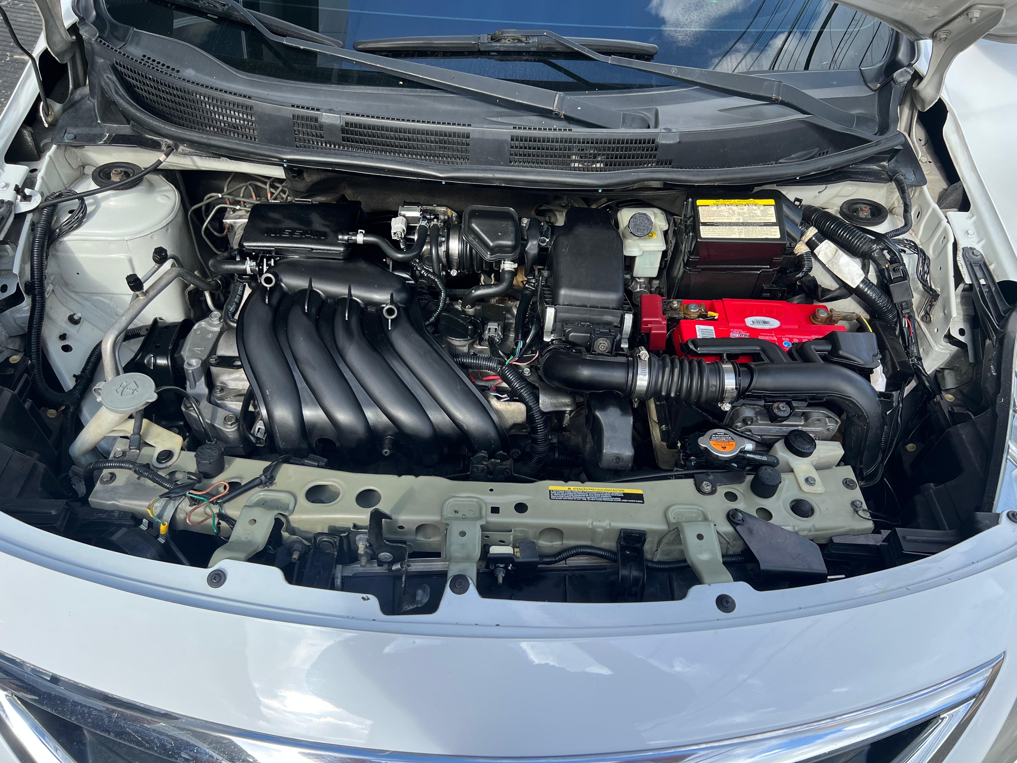 carros - Nissan versa  9