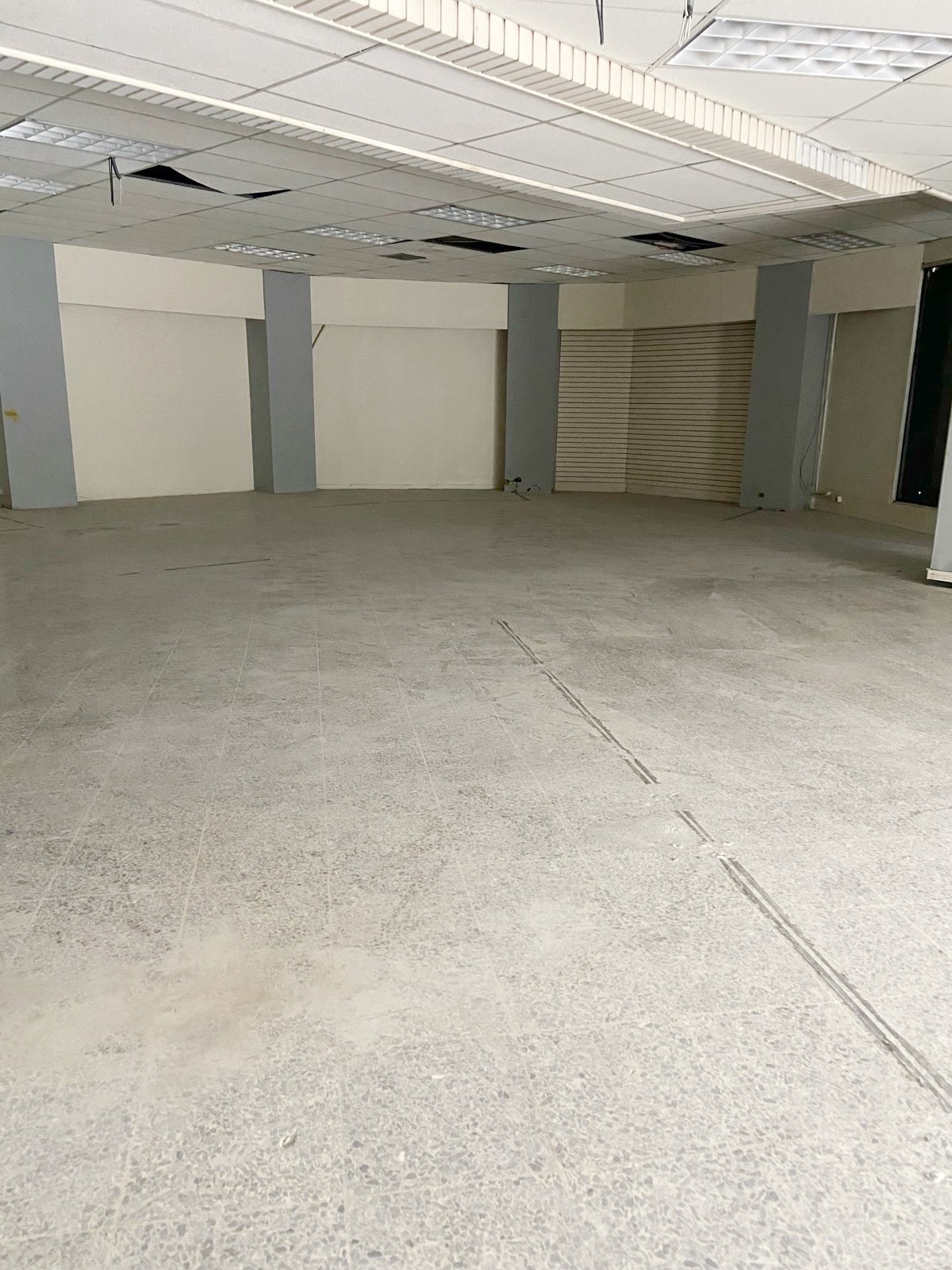 oficinas y locales comerciales - Propiedad comercial esquinera  4