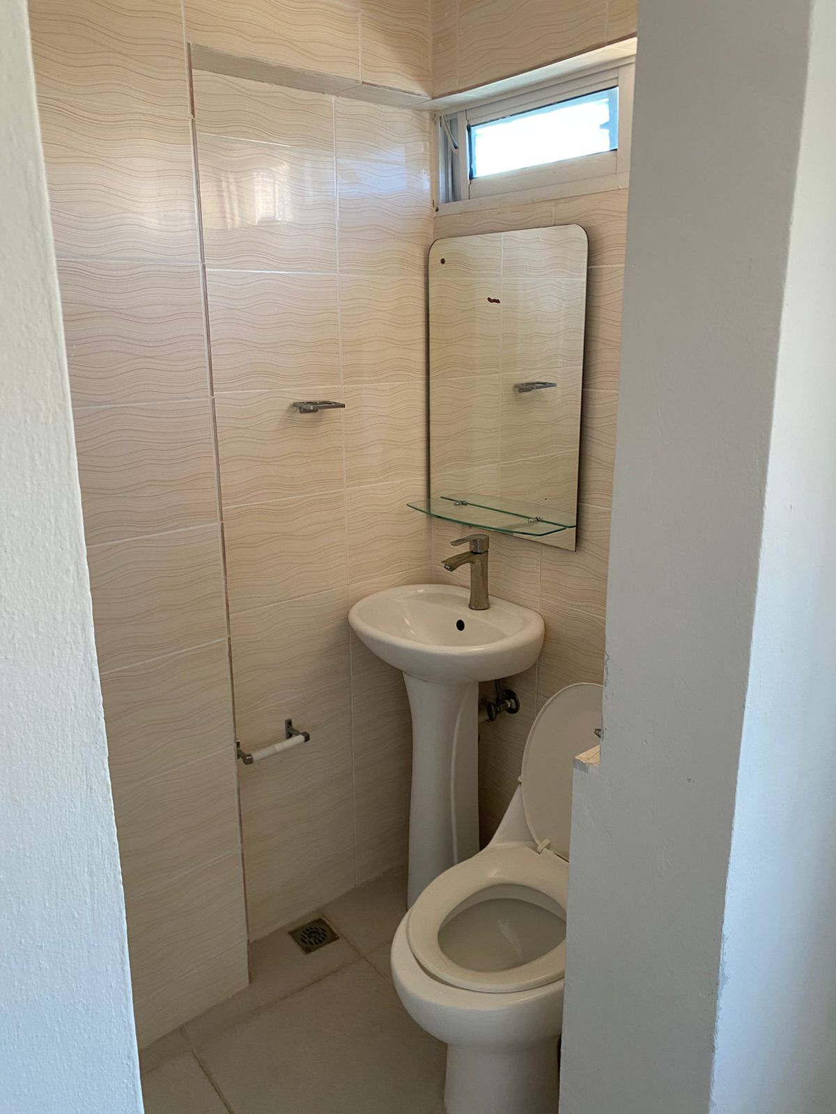 habitaciones y viviendas compartidas - ALQUILER DE HABITACION 
SOLO CABALLEROS 0