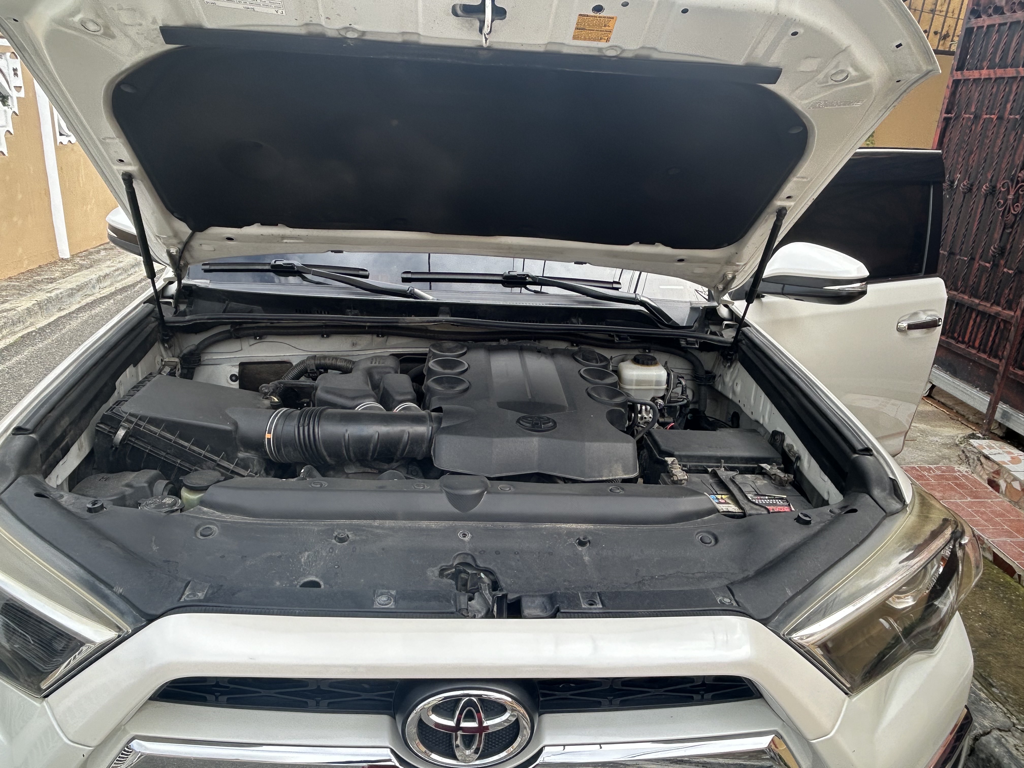 jeepetas y camionetas - Toyota 4runner 2016 versión americana  0